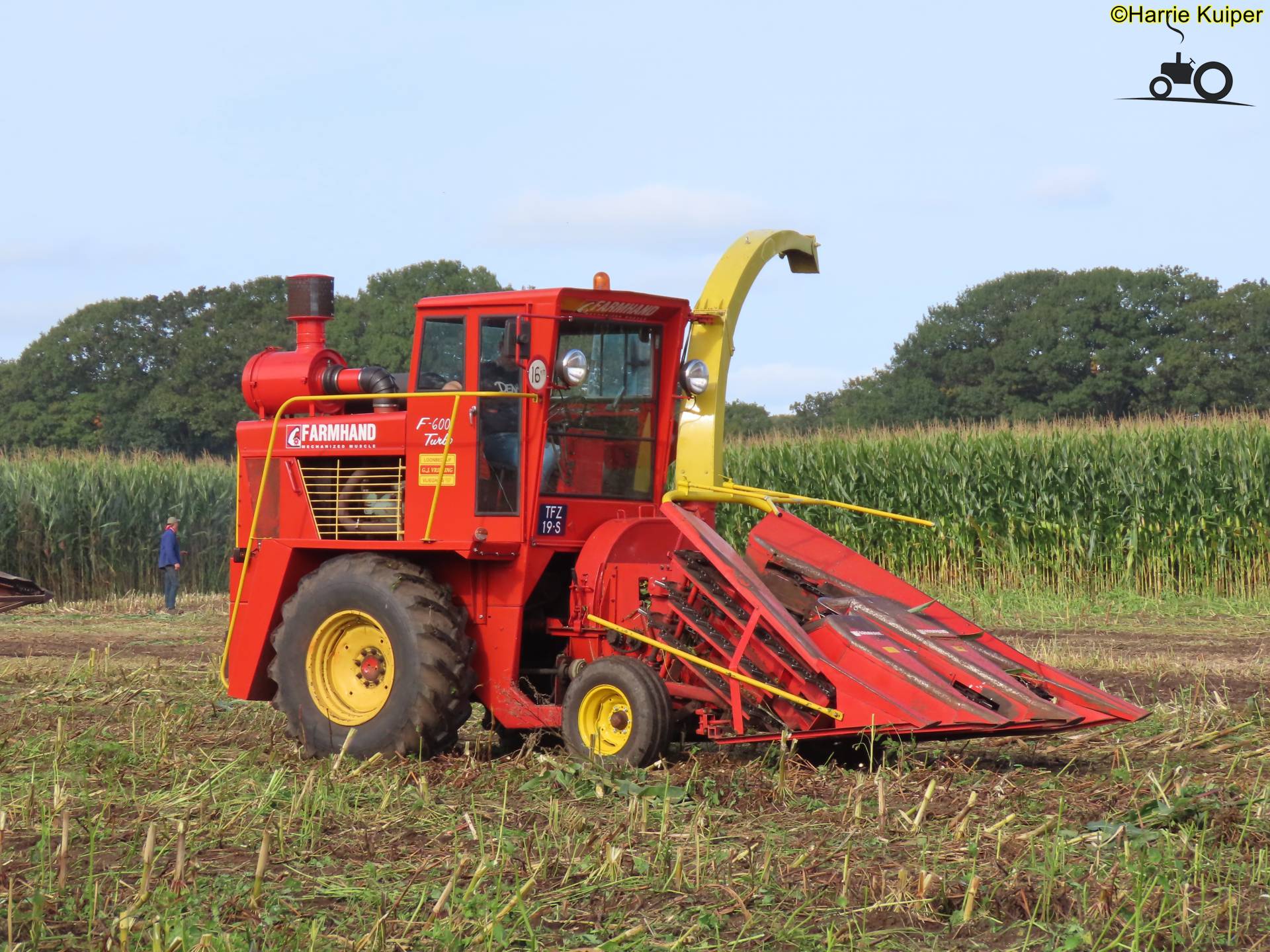 Farmhand - TractorFan