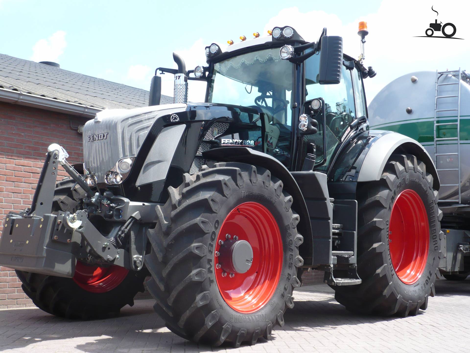 Foto Fendt 828 van Loon-& Grondverzetbedrijf Schimmel Scherpenzeel
