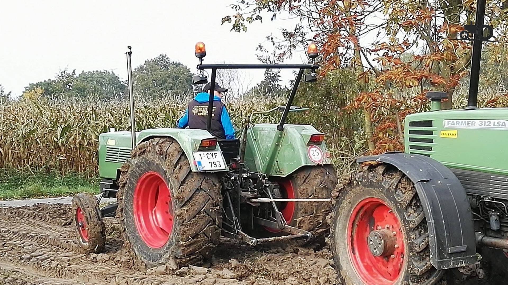 Vastgereden Fendt Farmer 2 S 8173