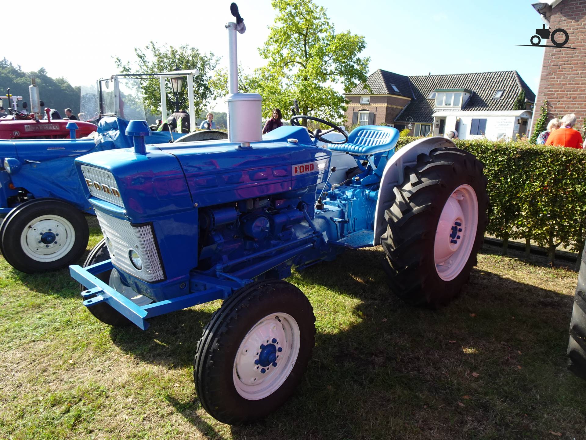 Ford 2000 - Nachrichten, Fotos & Videos - Seite 1