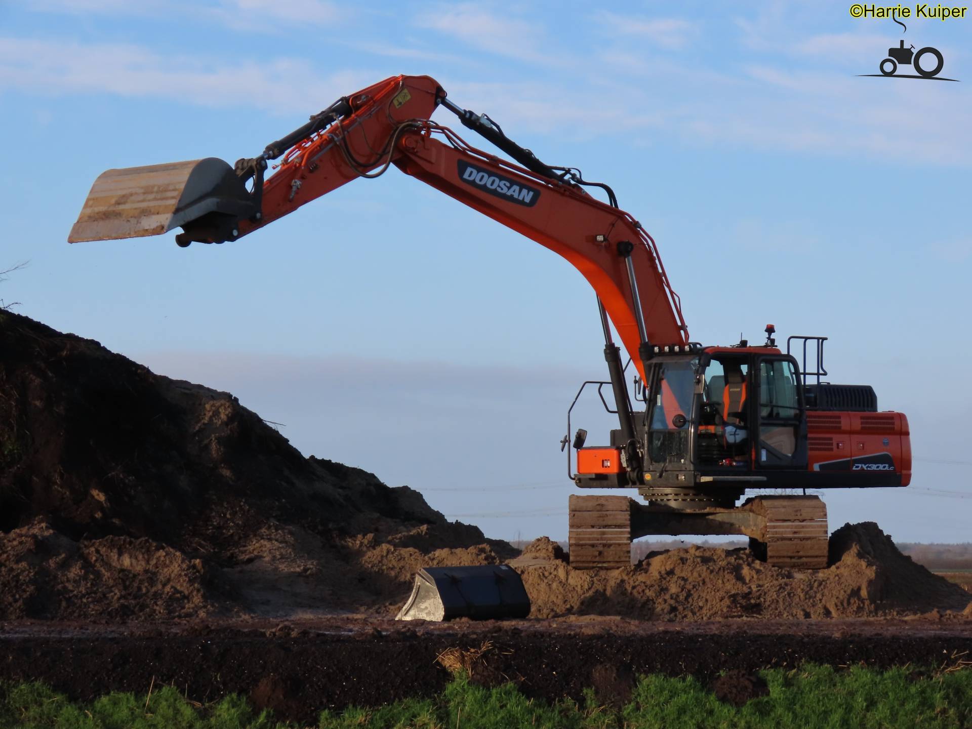 Doosan DX 300 LC crankshaft TractorFan United Kingdom crankshaft exchange