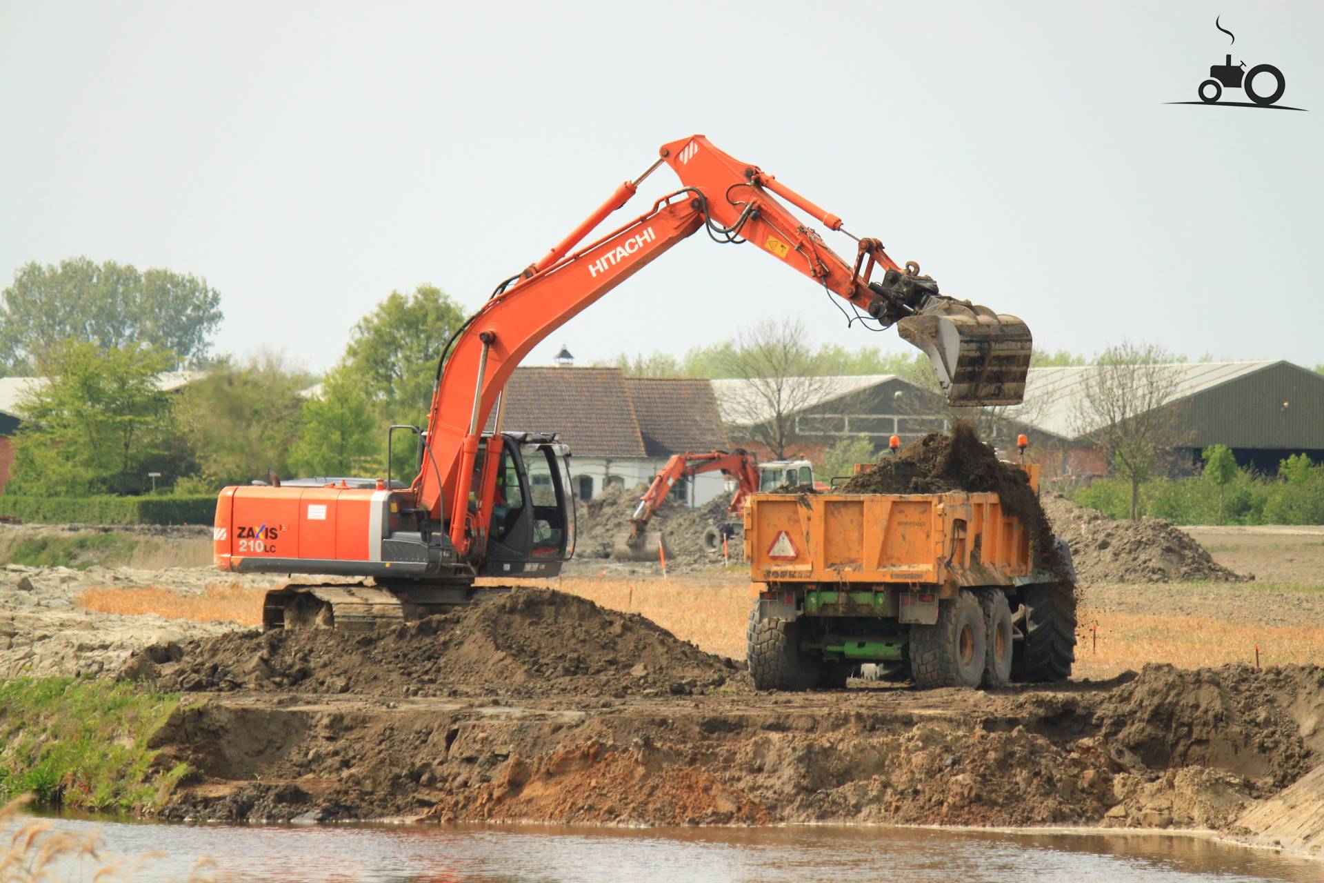 Hitachi Zaxis 210 - Laatste Updates, Foto's & Video's - Pagina 1