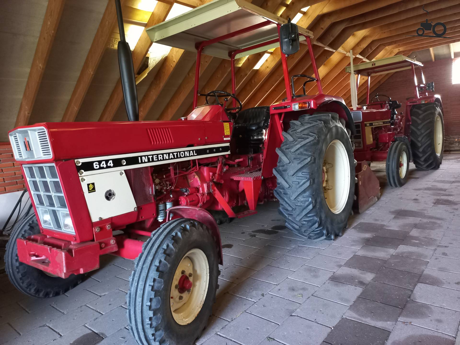 Foto International 644 #1470124