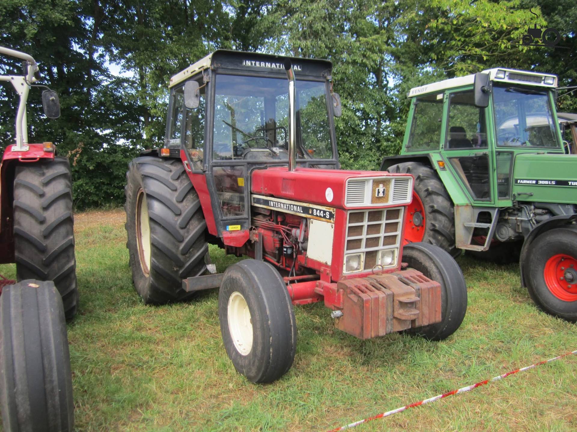 International 844 S