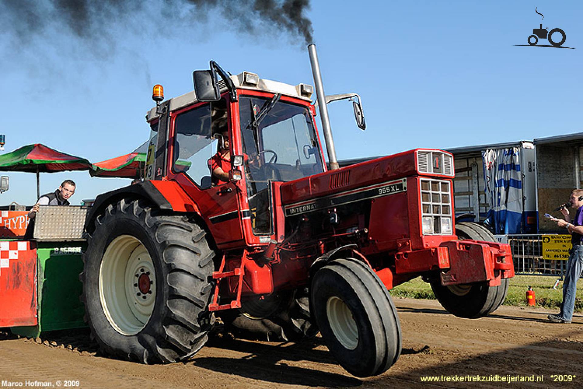 International 955 XL - United Kingdom - Tractor picture #237945