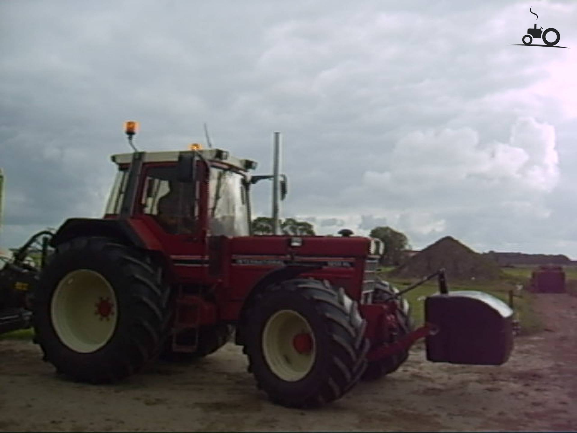 International 1255 XL