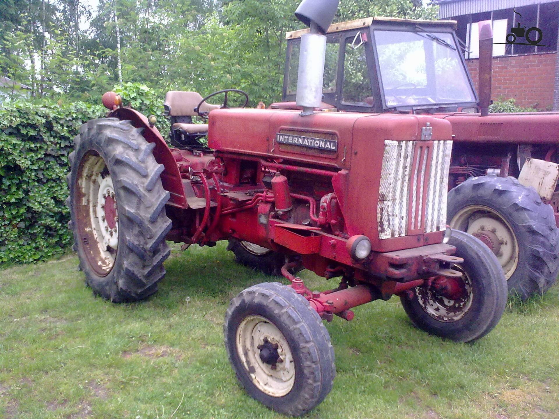 International B 614 - United Kingdom - Tractor Picture #373436