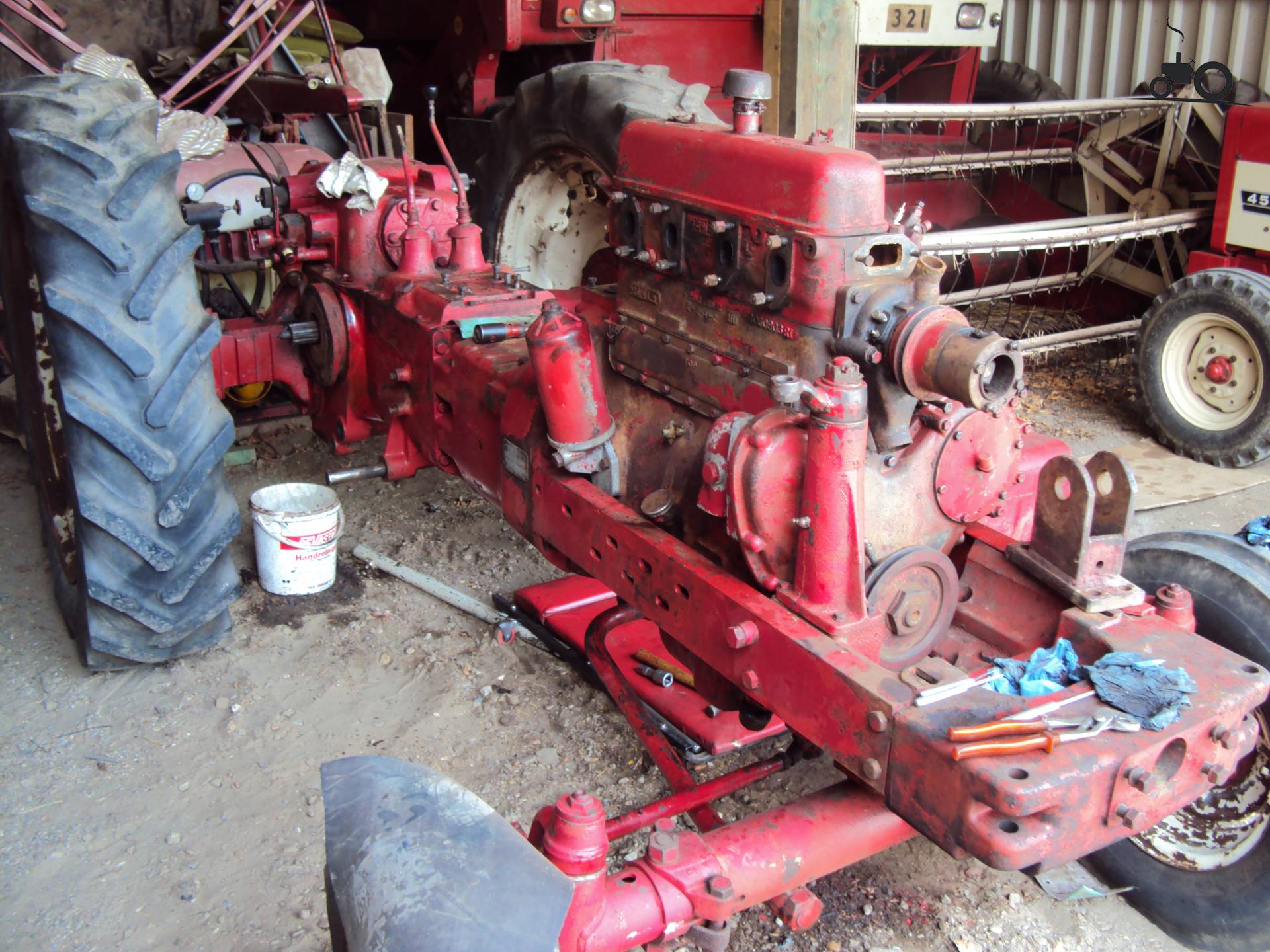 International B 614 - United Kingdom - Tractor Picture #379039