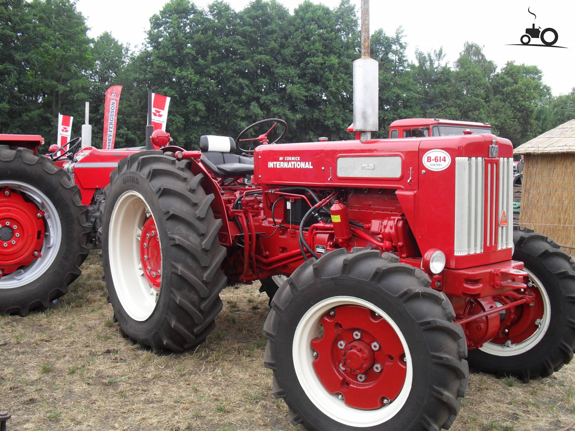 International B 614 - United Kingdom - Tractor Picture #475846