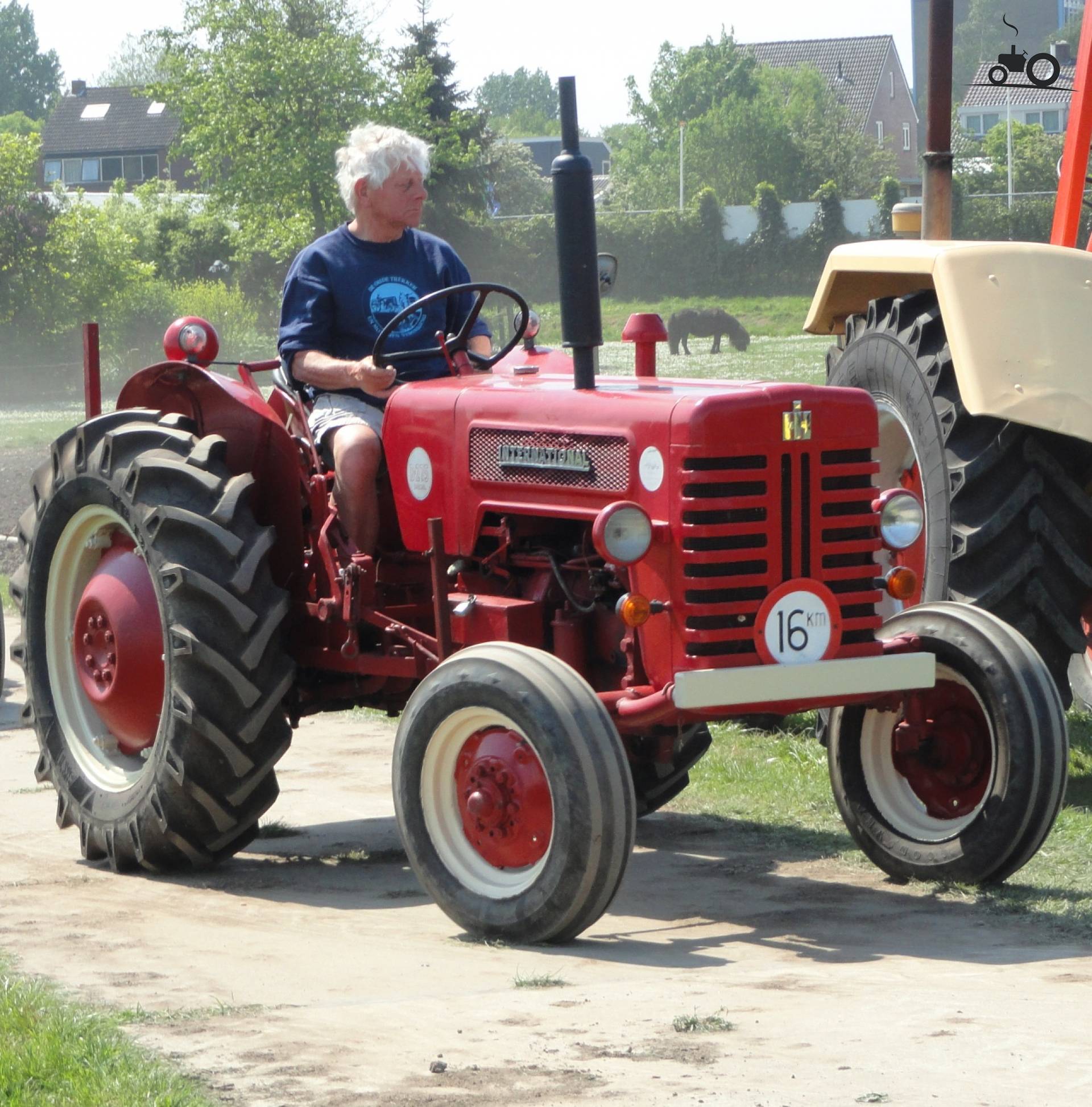 International B 275 - France - Tracteur Image #489664