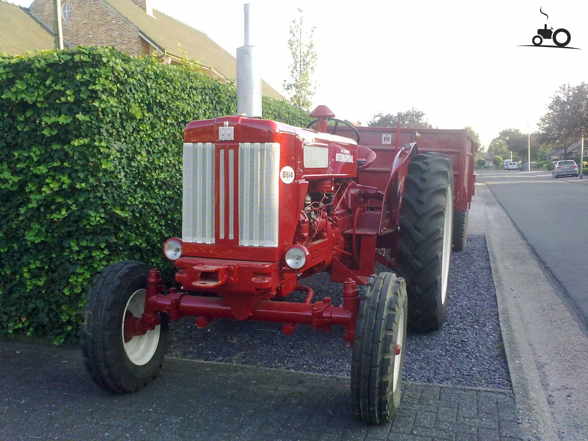 International B 614 - United Kingdom - Tractor Picture #687982