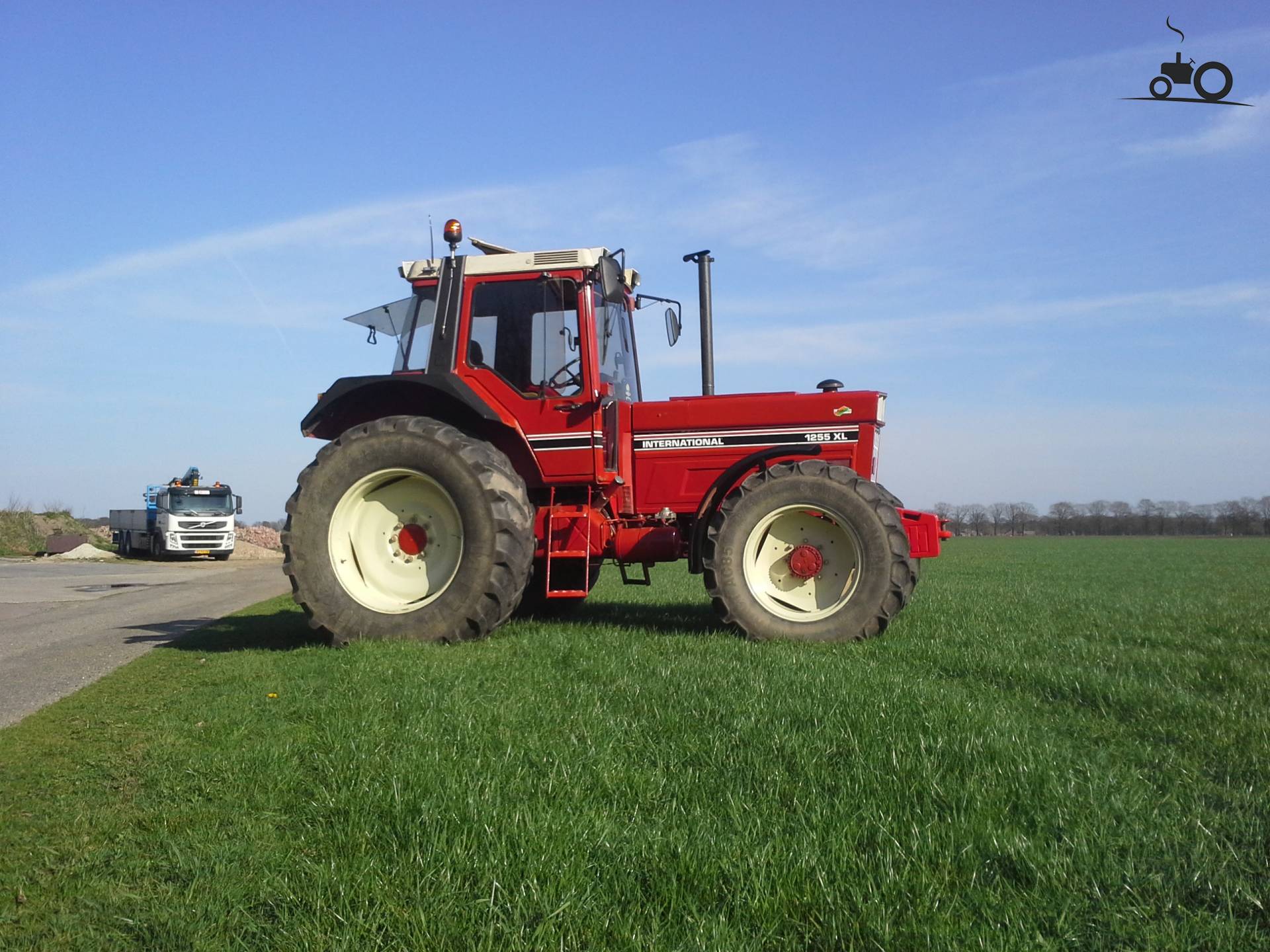 International 1255 XL