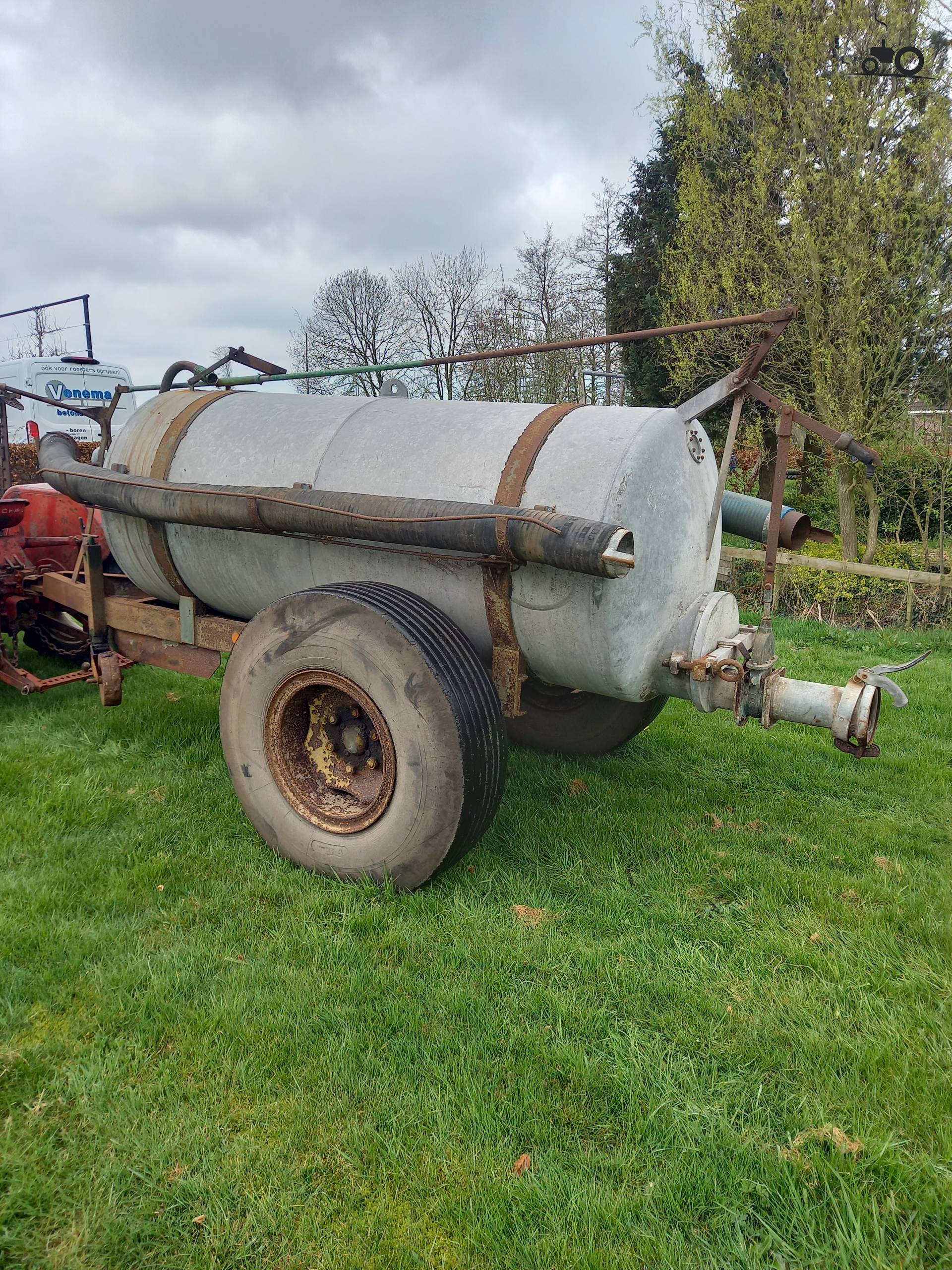 ipsam Giertank Fanclub - Technische Daten, Fotos, Bewertungen & Forum