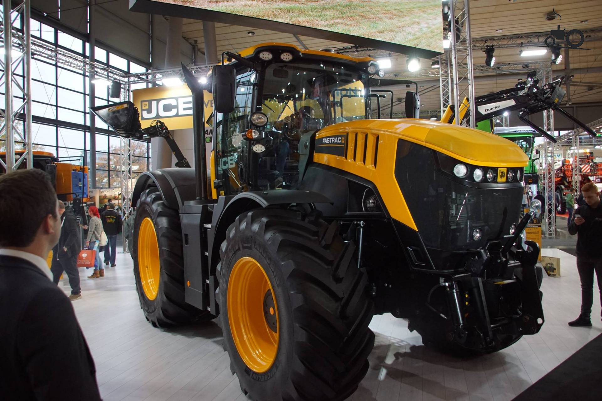 Foto JCB Fastrac 8330 #1203132