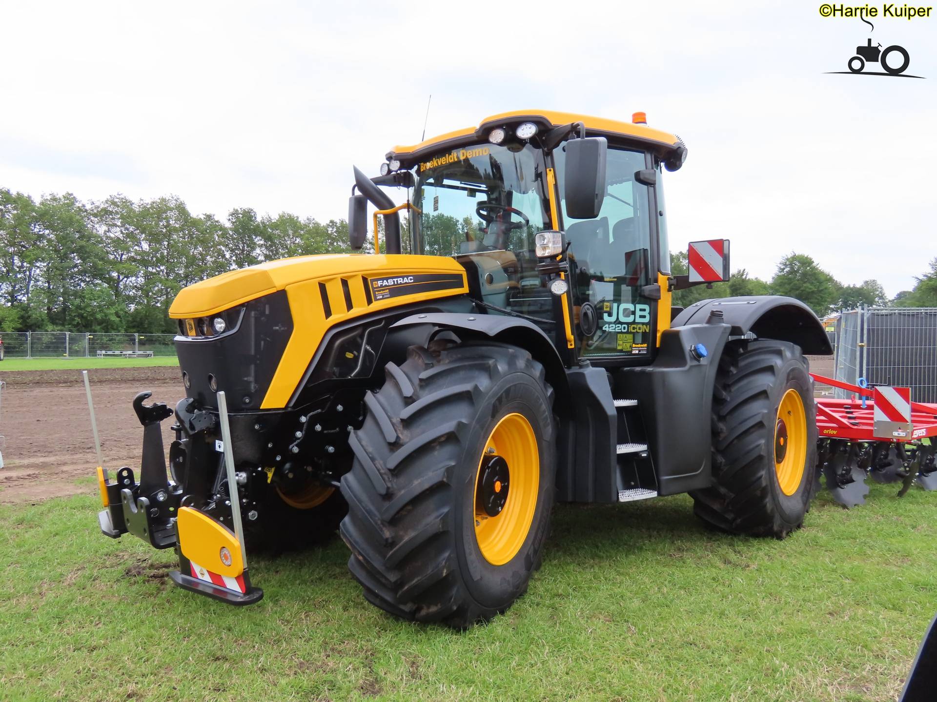 JCB Fastrac 4220 - Latest Updates, Photos & Videos - Page 1