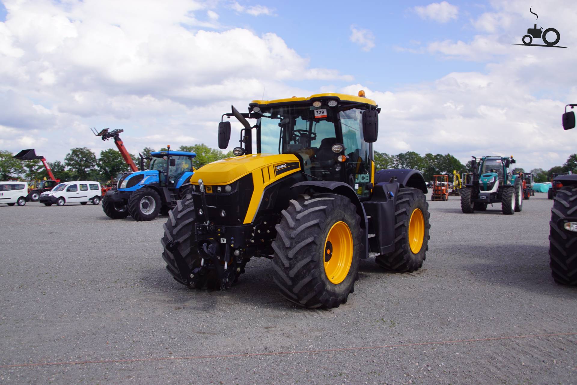JCB Fastrac 4220 - Latest Updates, Photos & Videos - Page 1