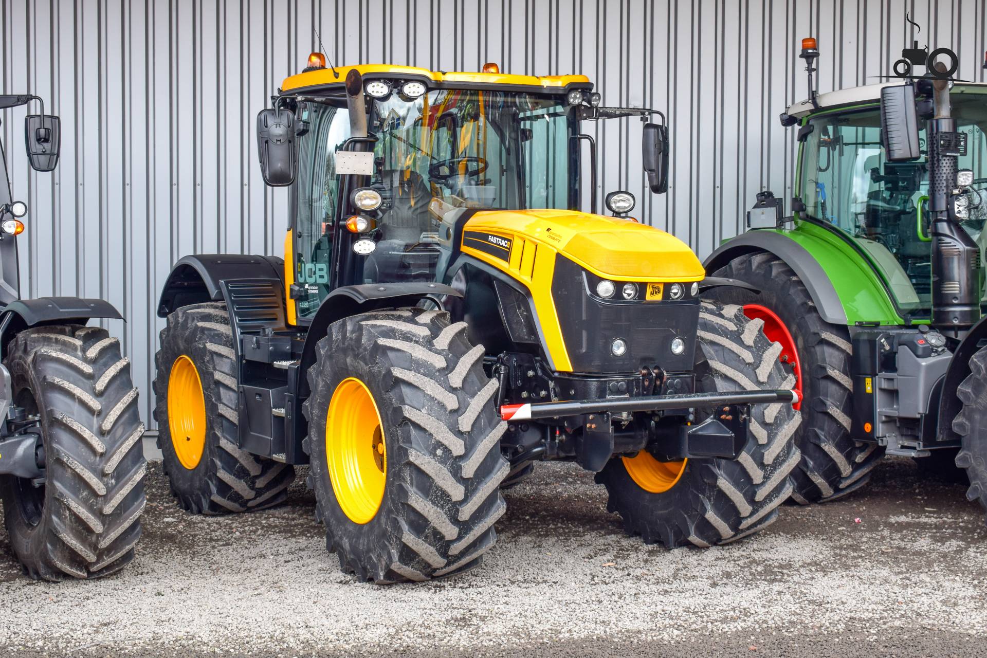 JCB Fastrac 4220 - Latest Updates, Photos & Videos - Page 1