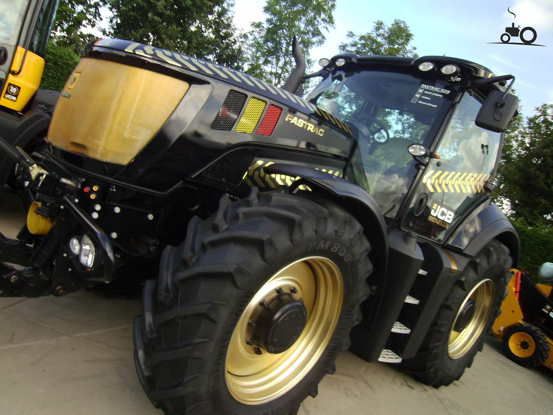 JCB Fastrac 8310 United Kingdom Tractor picture 684888