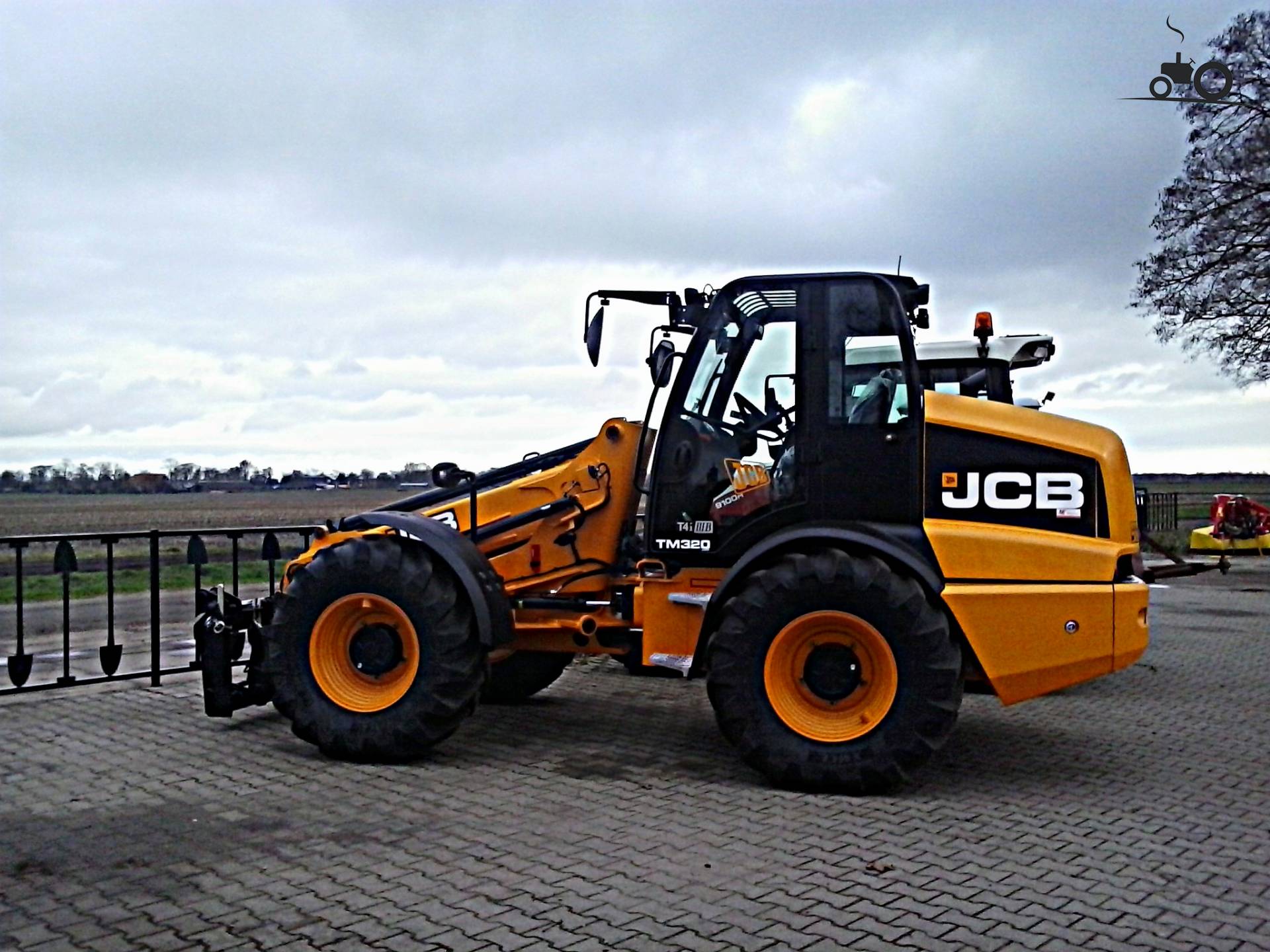 Foto JCB TM 320 #811942