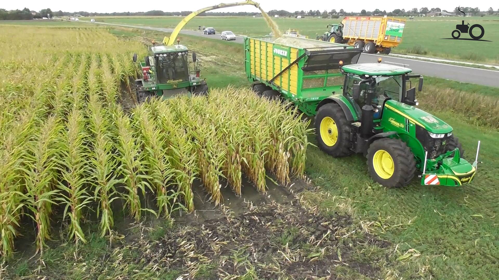 Maïshakselaars - John Deere 7290R van Loonbedrijf Dekker BV
