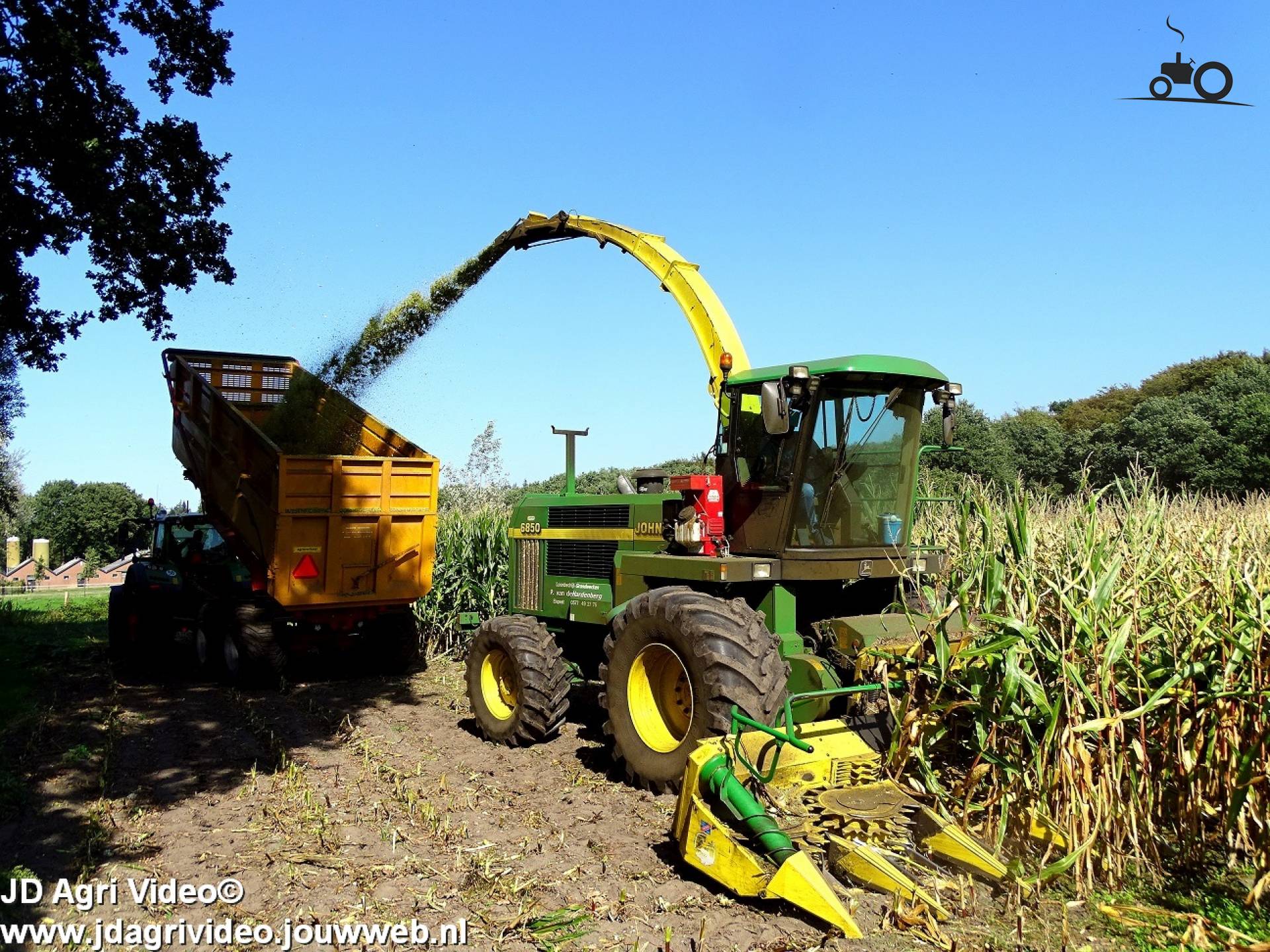 John Deere 6850