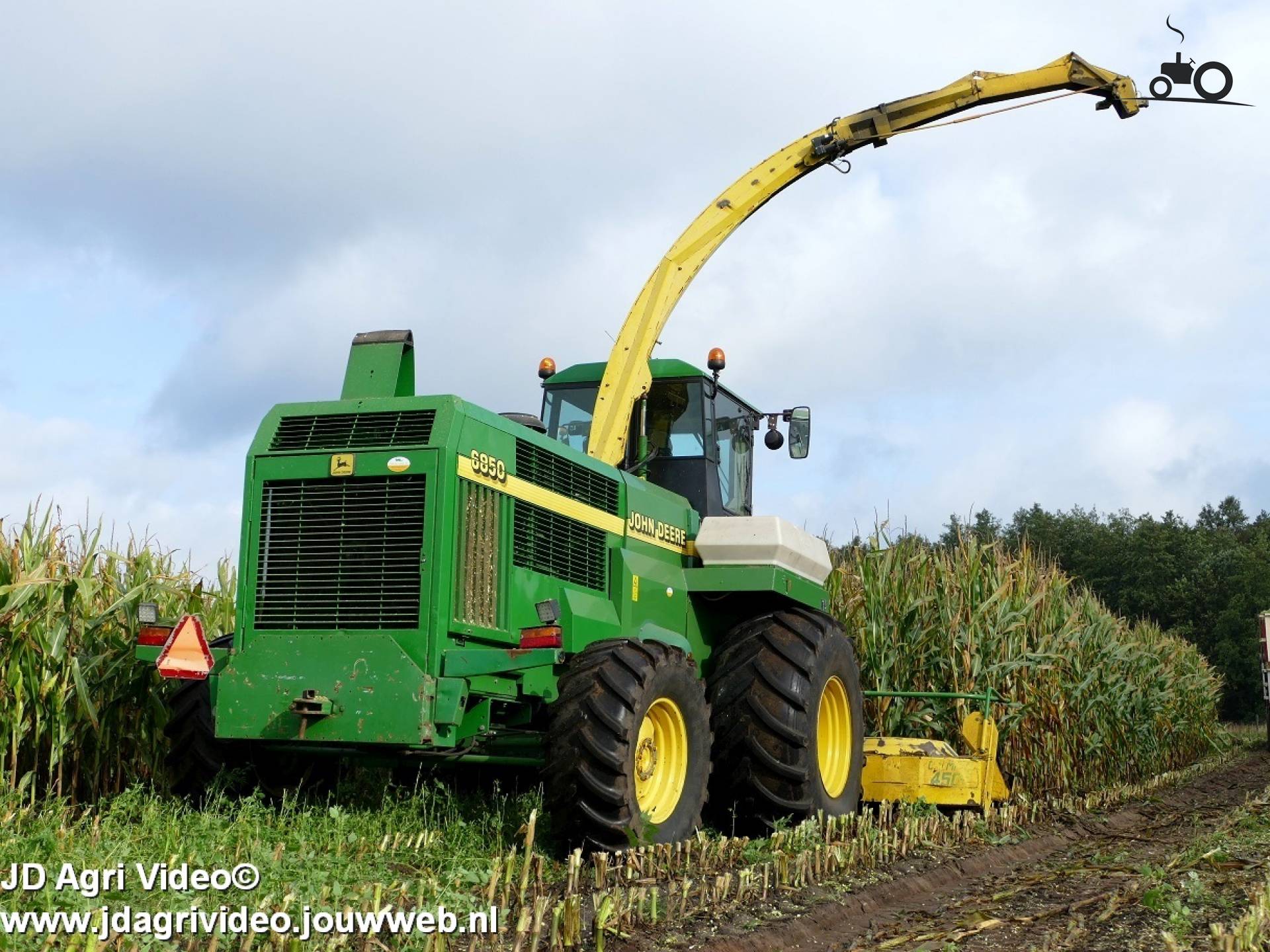 John Deere 6850