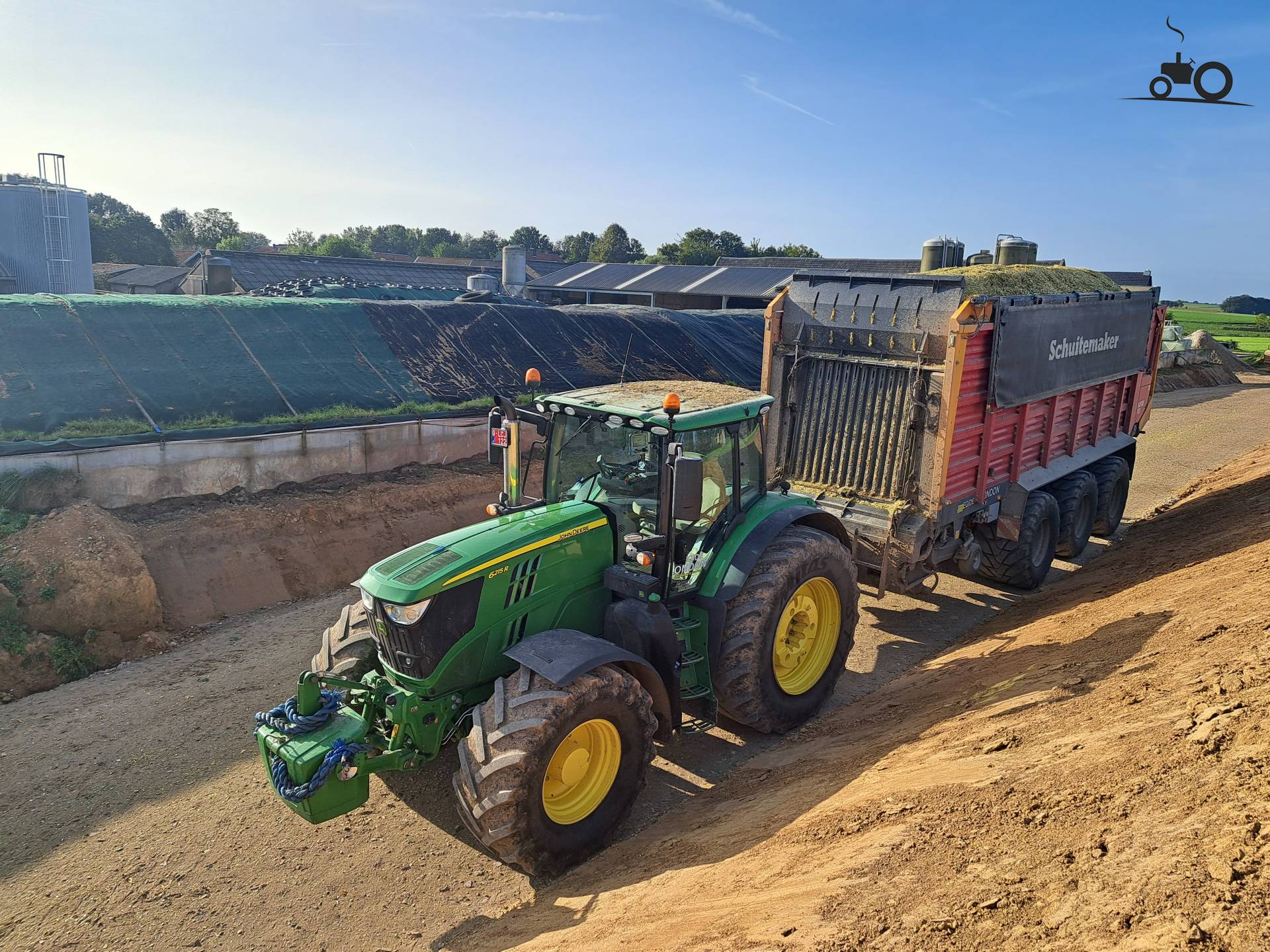 John Deere 6215R