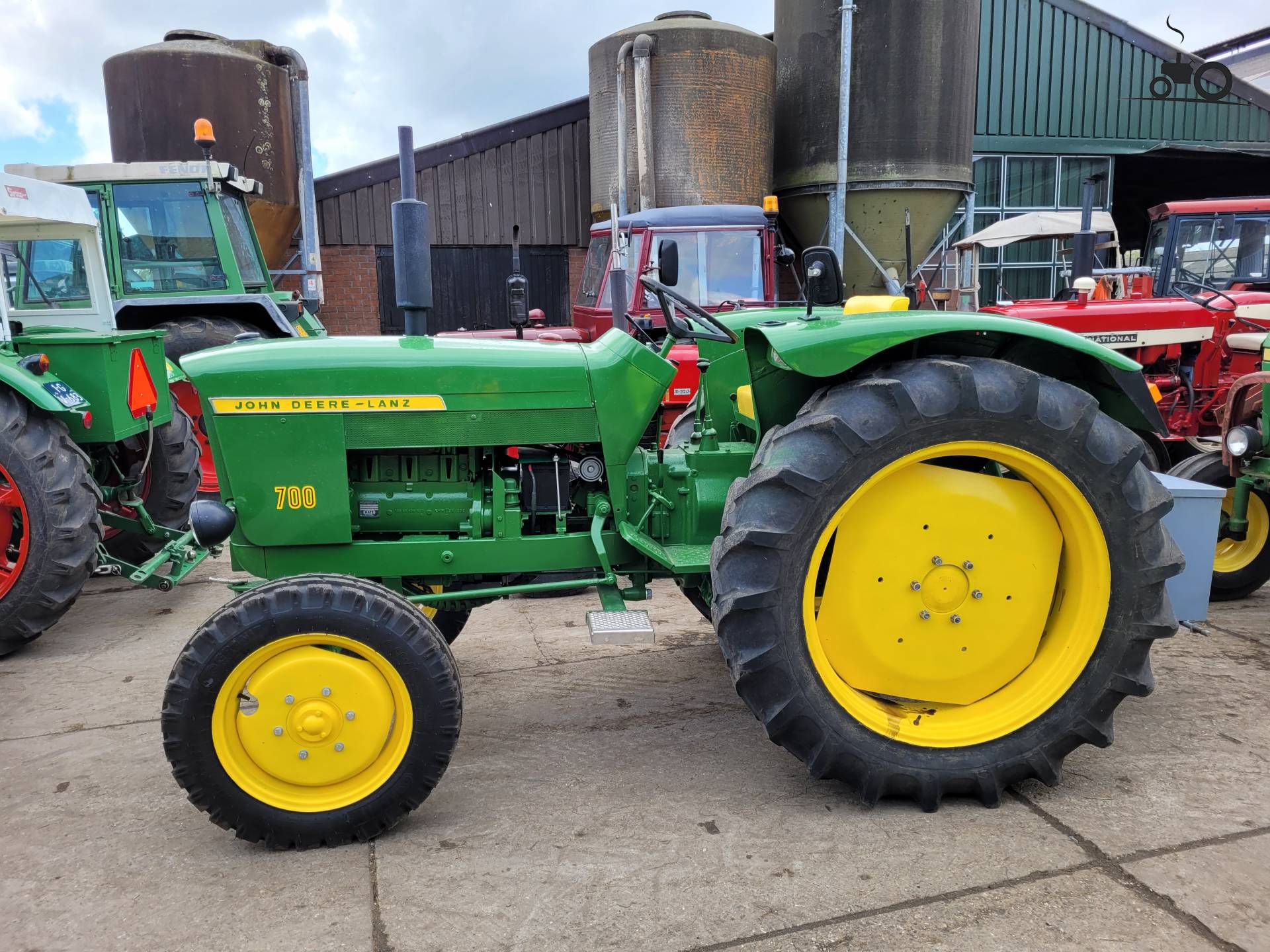 John Deere 710 Fanclub - Specificaties, Foto's, Reviews & Forum