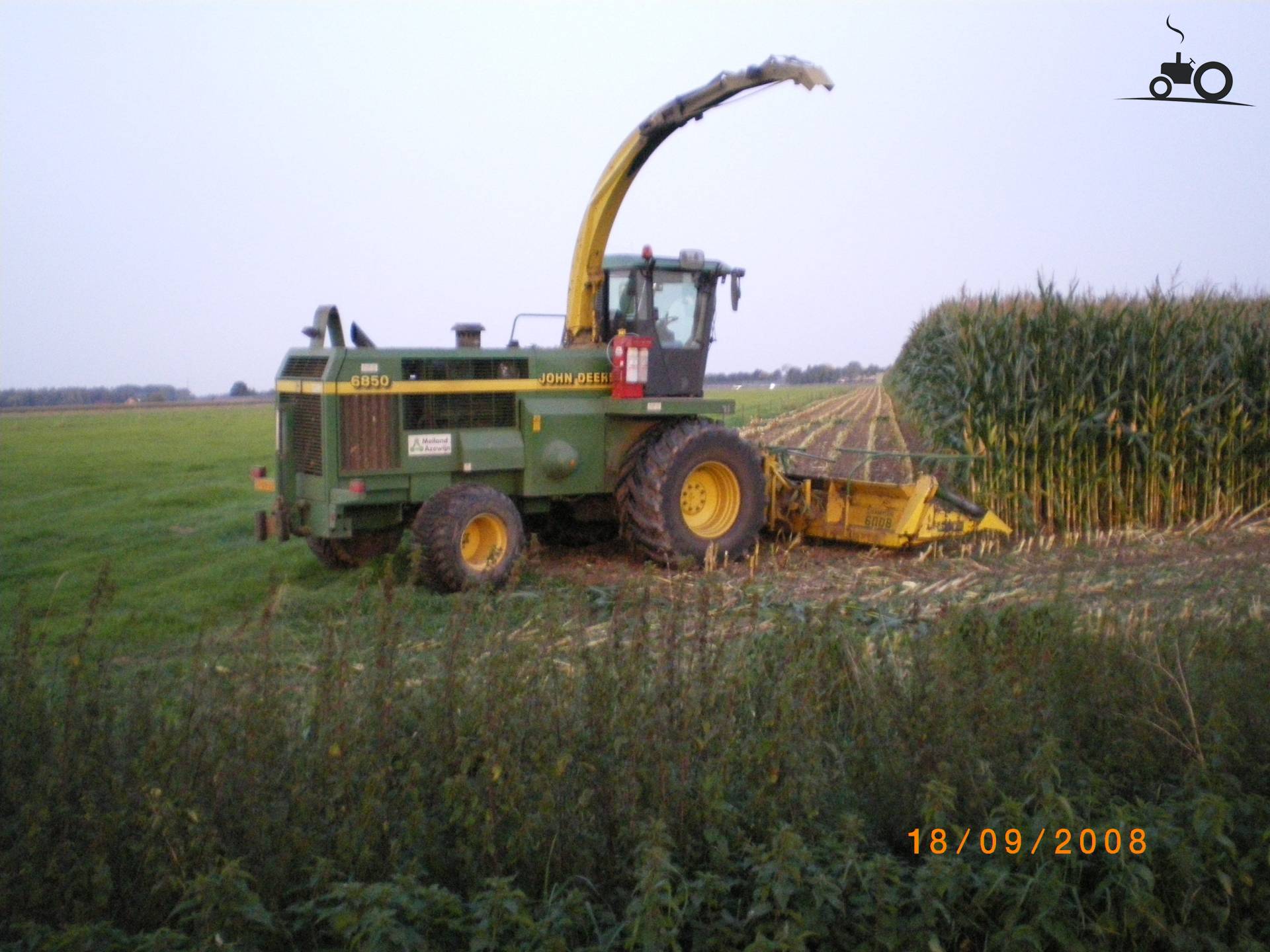 John Deere 6850