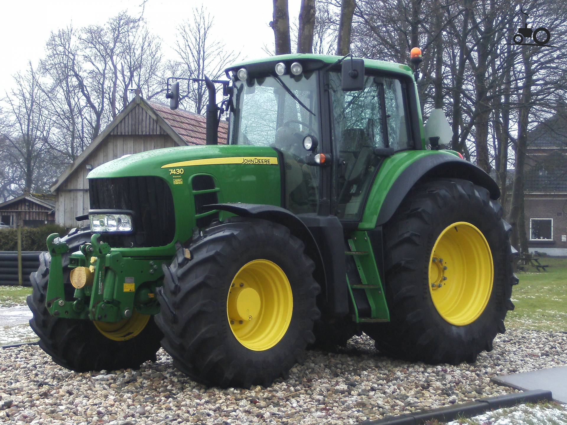 John Deere 7430