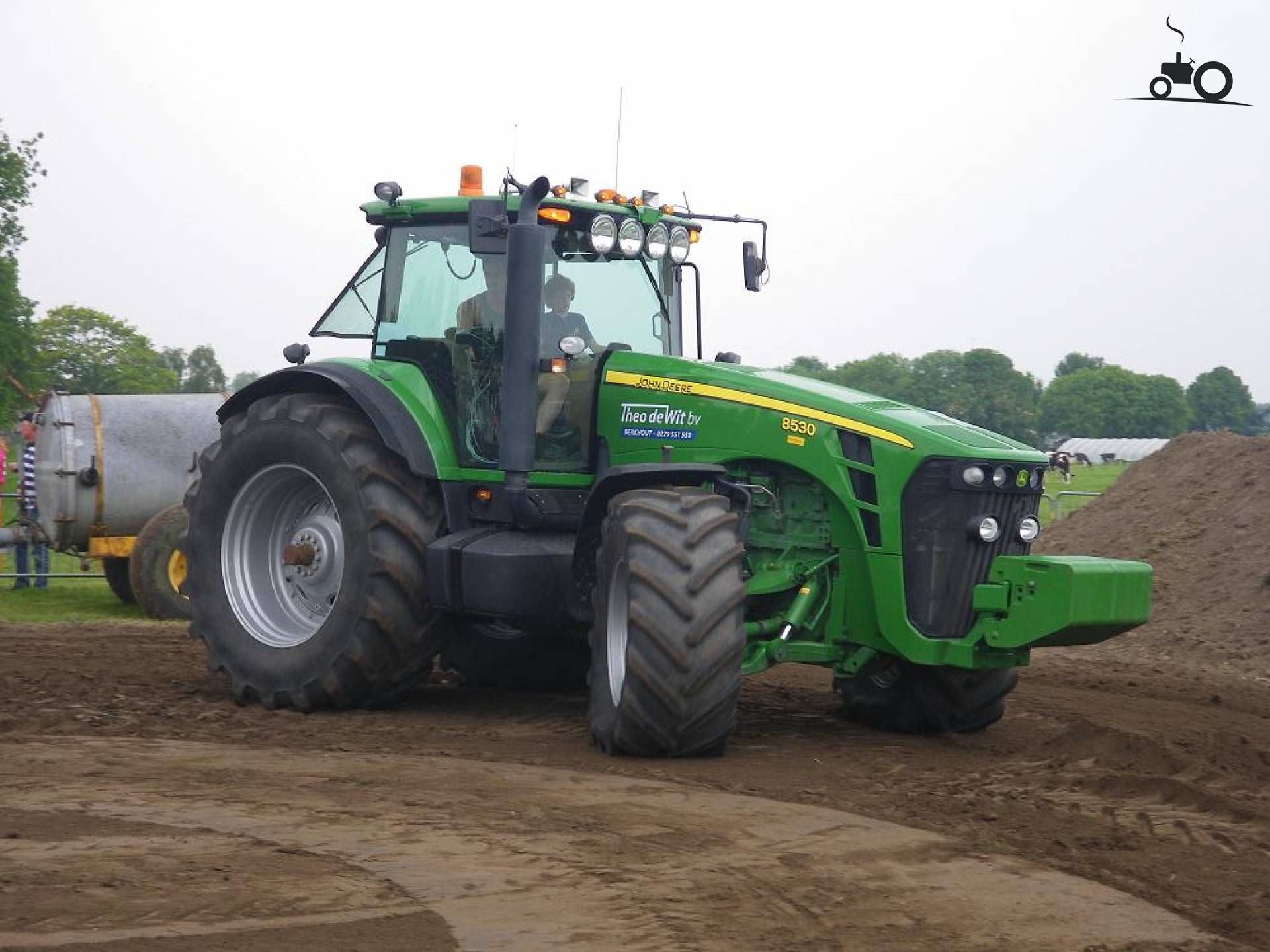John Deere 8530