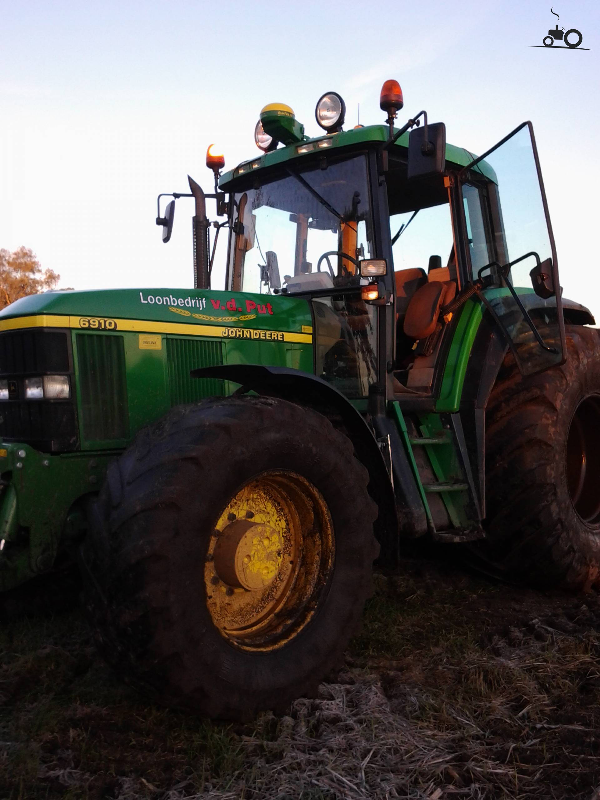 Foto John Deere 6910 555493 7048