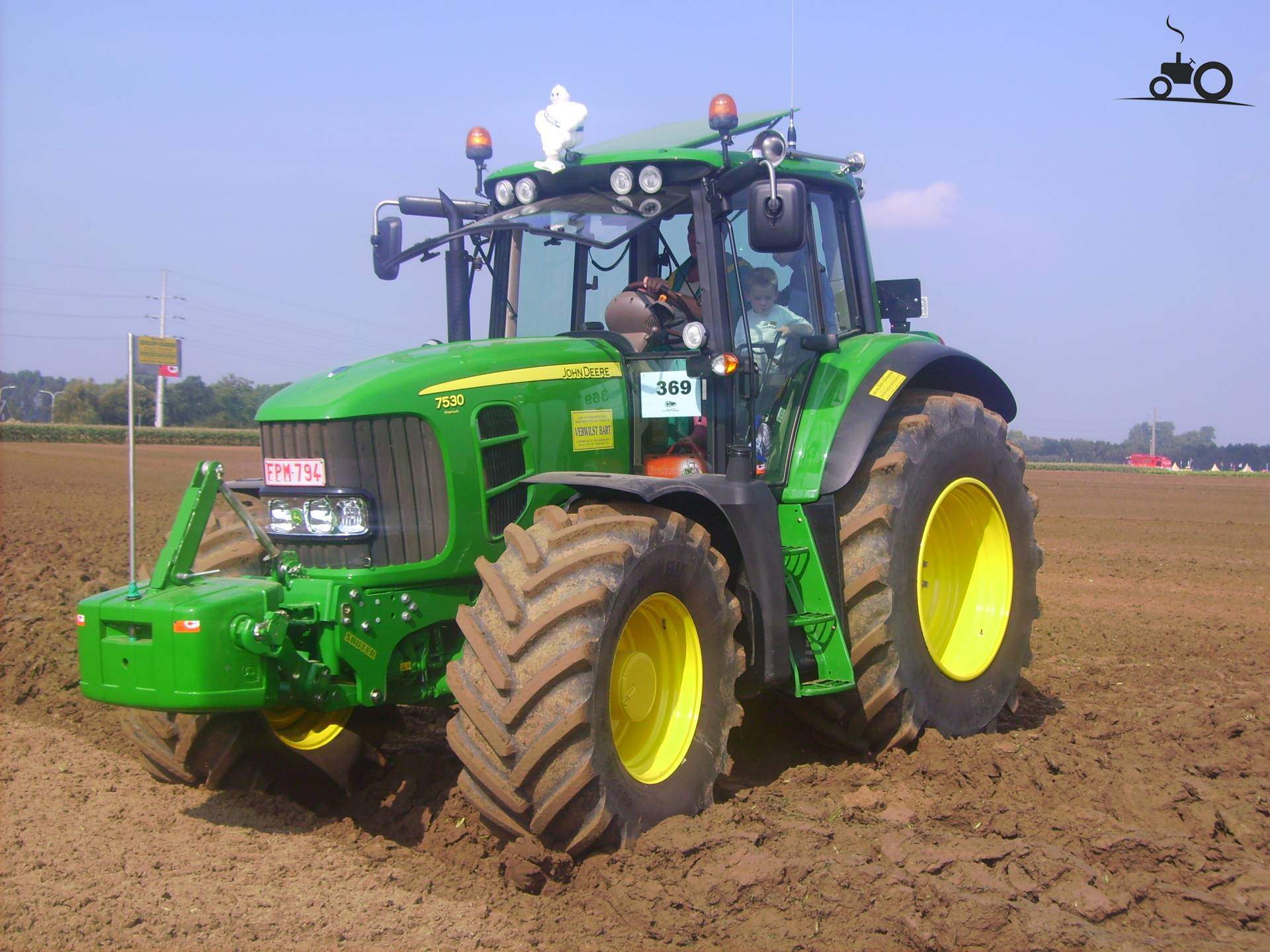 John Deere 7530 Premium United Kingdom Tractor picture 74853 John Deere 7530 Premium United Kingdom Tractor picture 74853