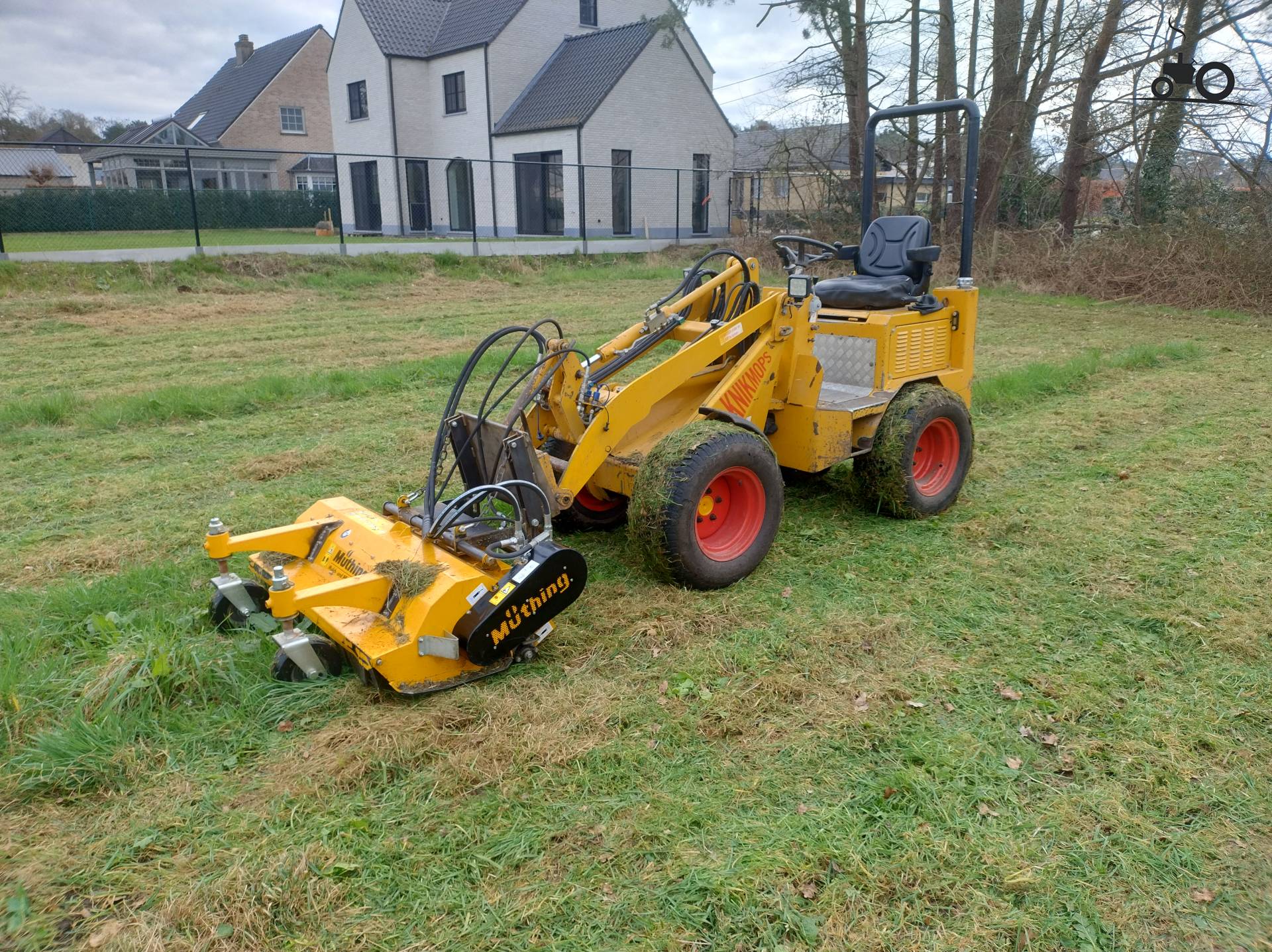 Uittesten van de omgebouwde muthing klepelmaaier.