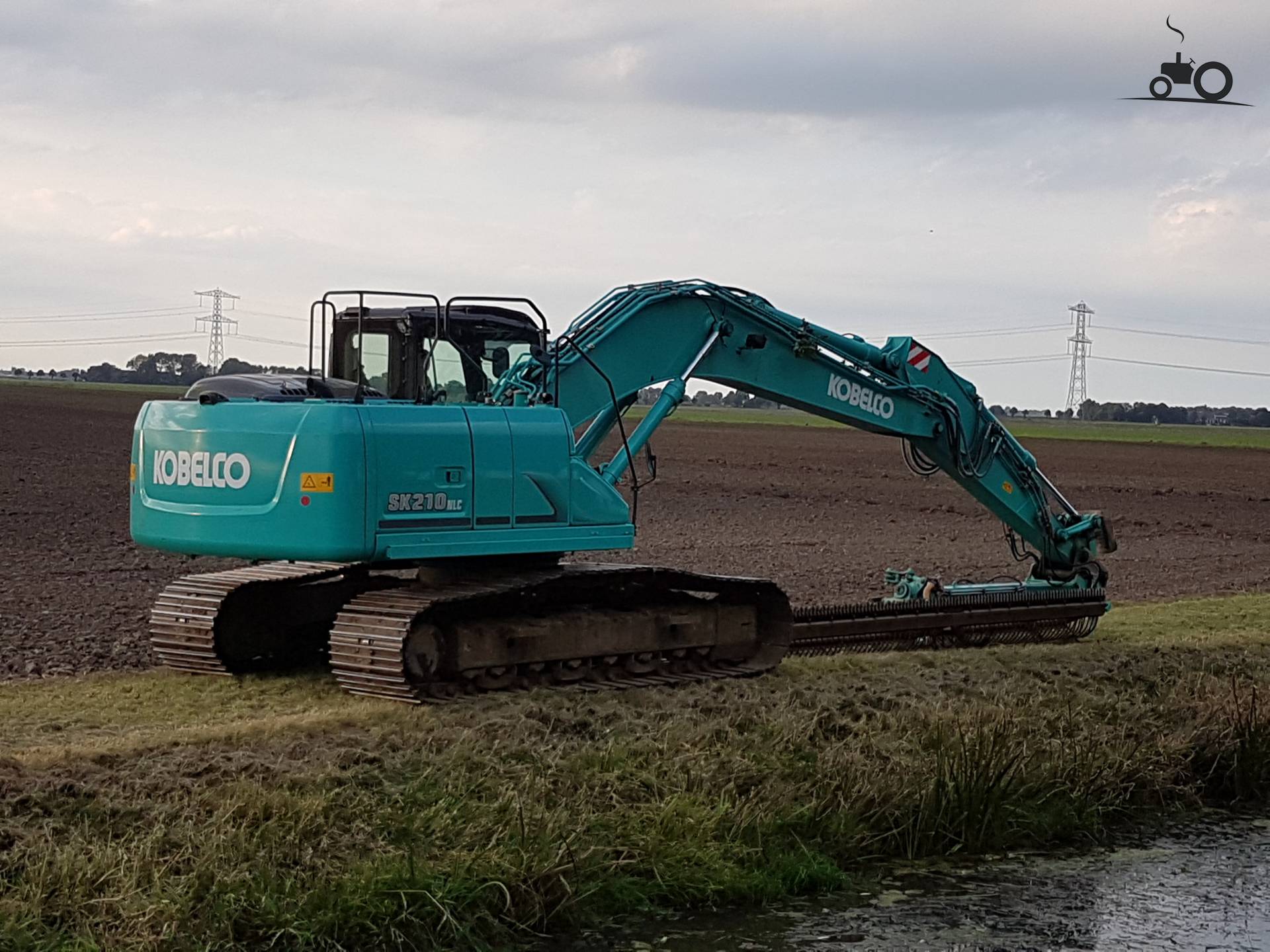 Foto Kobelco SK 210 LC #1258449