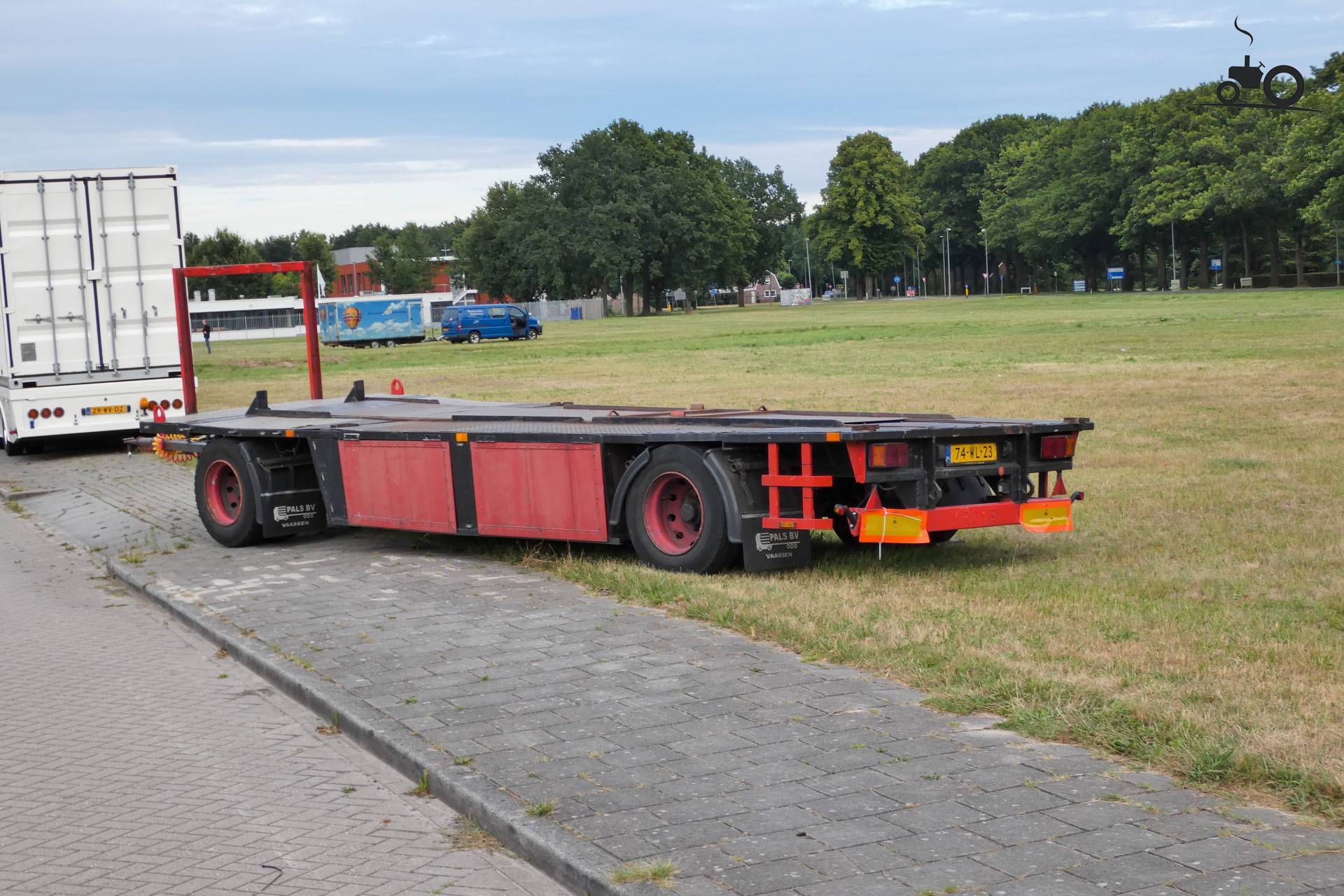 Foto Krone aanhangwagen van kermis