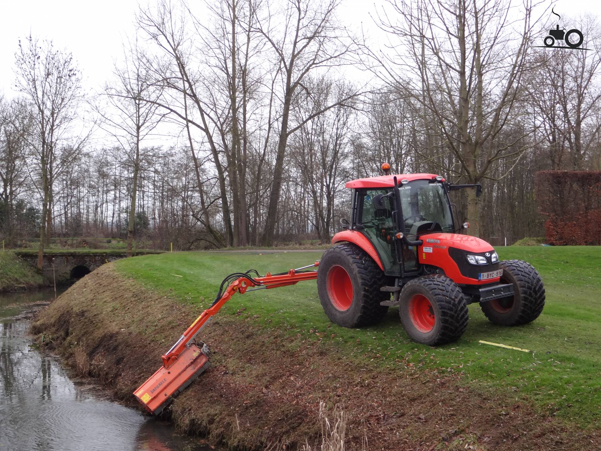 Kubota M6040