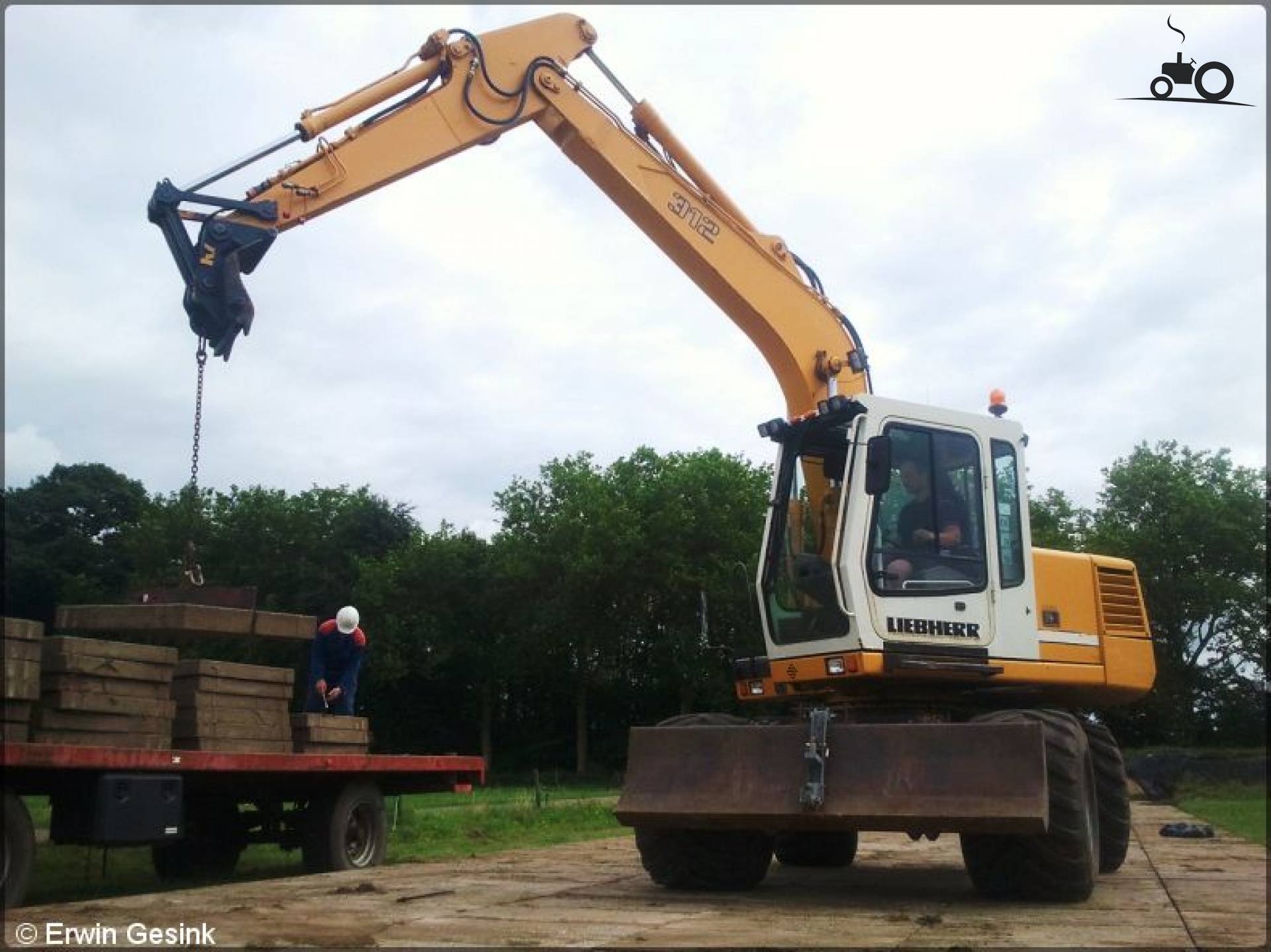 Foto Liebherr 312 van Gesink