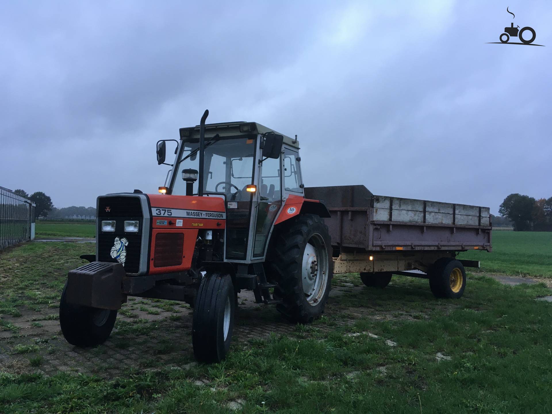 Foto Massey Ferguson 375 #1318589