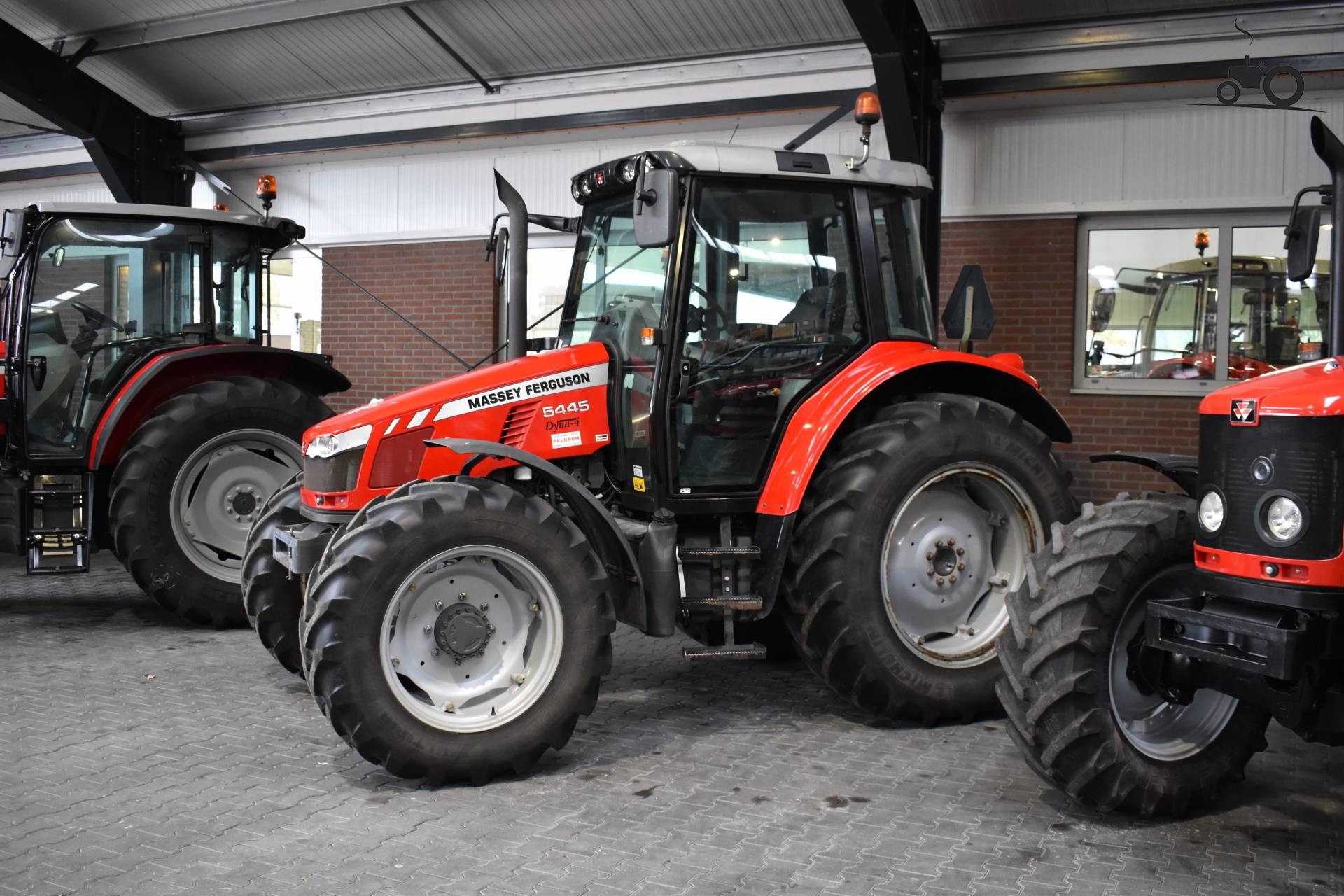 foto-massey-ferguson-5445-1502698