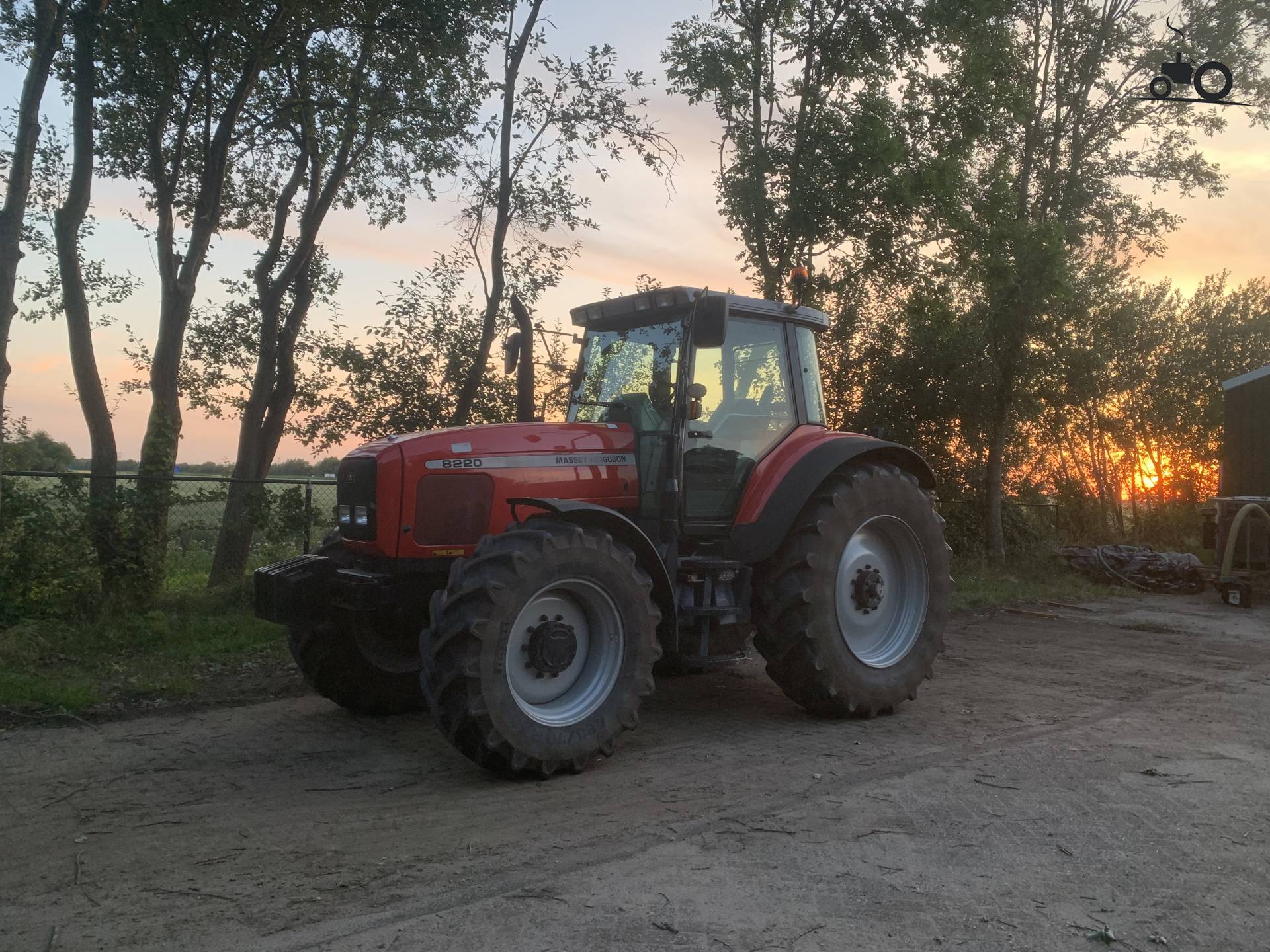 MF 8220