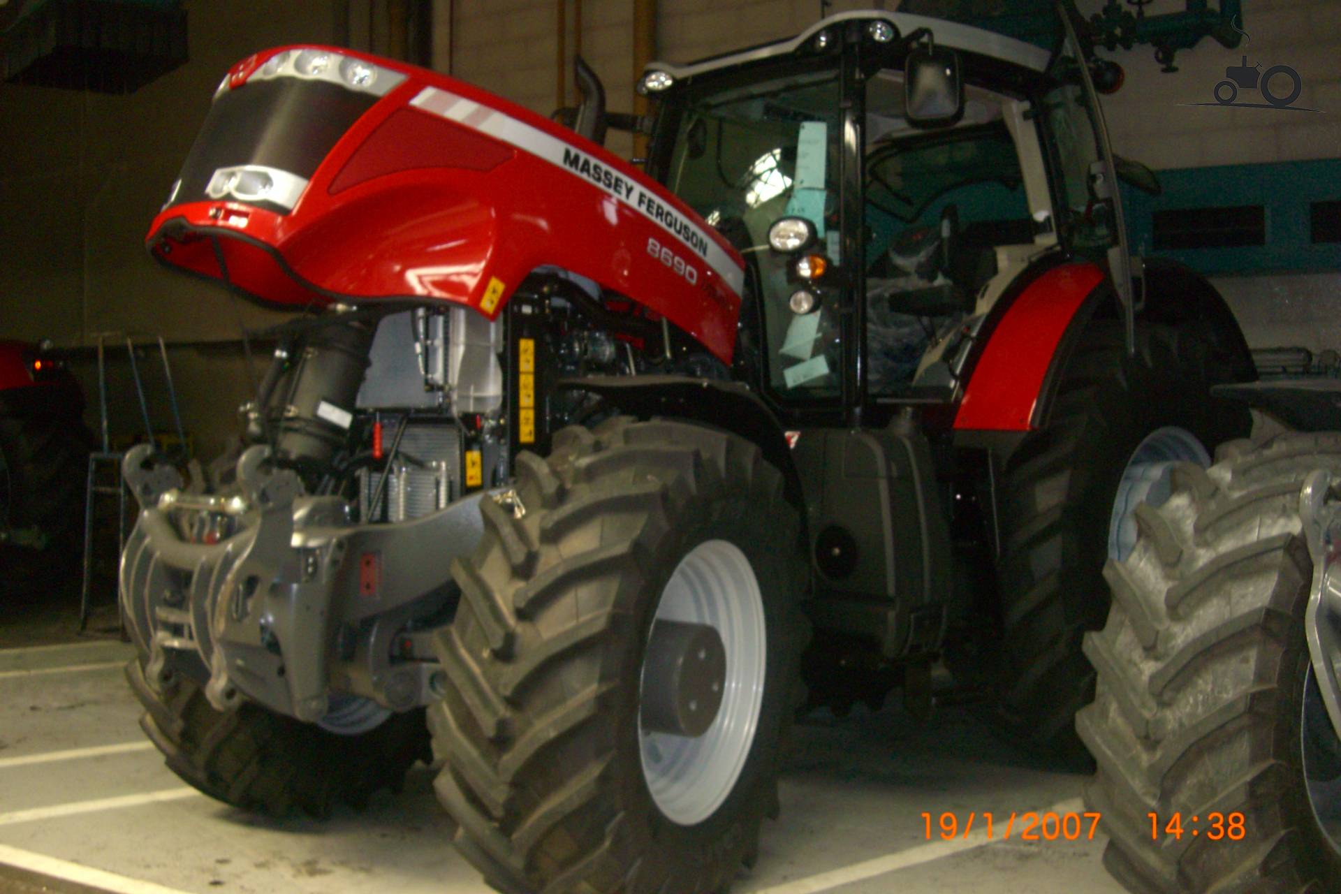 Massey Ferguson 8690