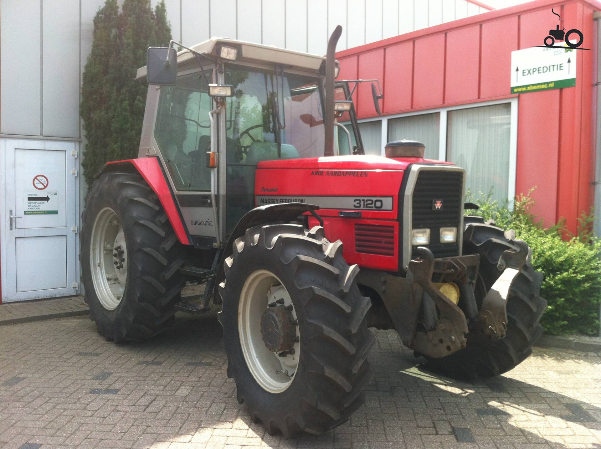 Foto Massey Ferguson 3120 Van Krol Aardappelen