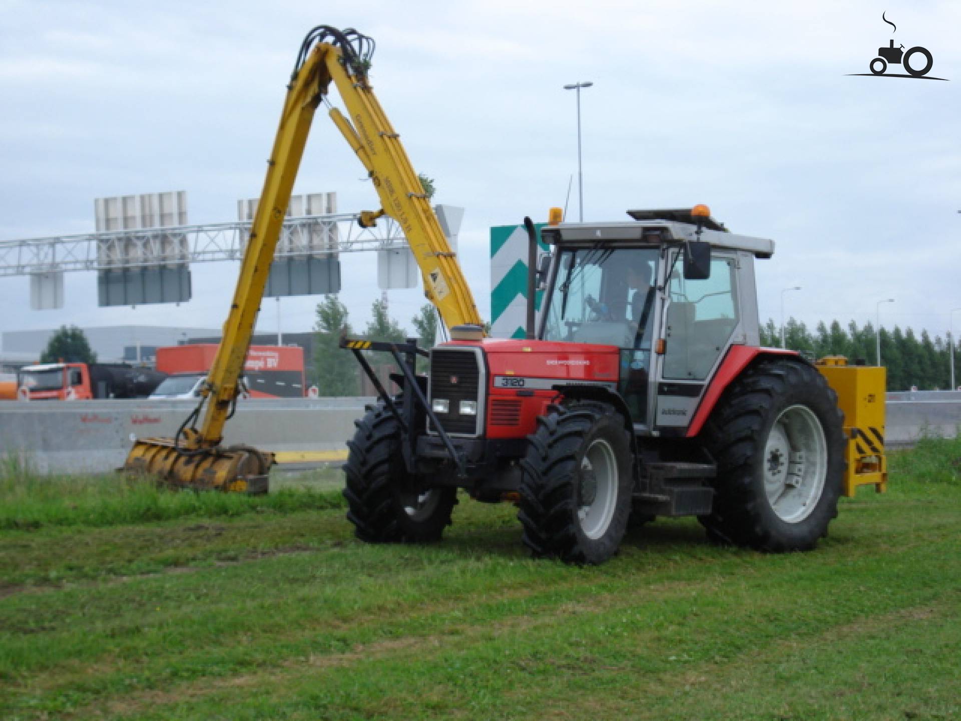 Foto Massey Ferguson 3120 #720673