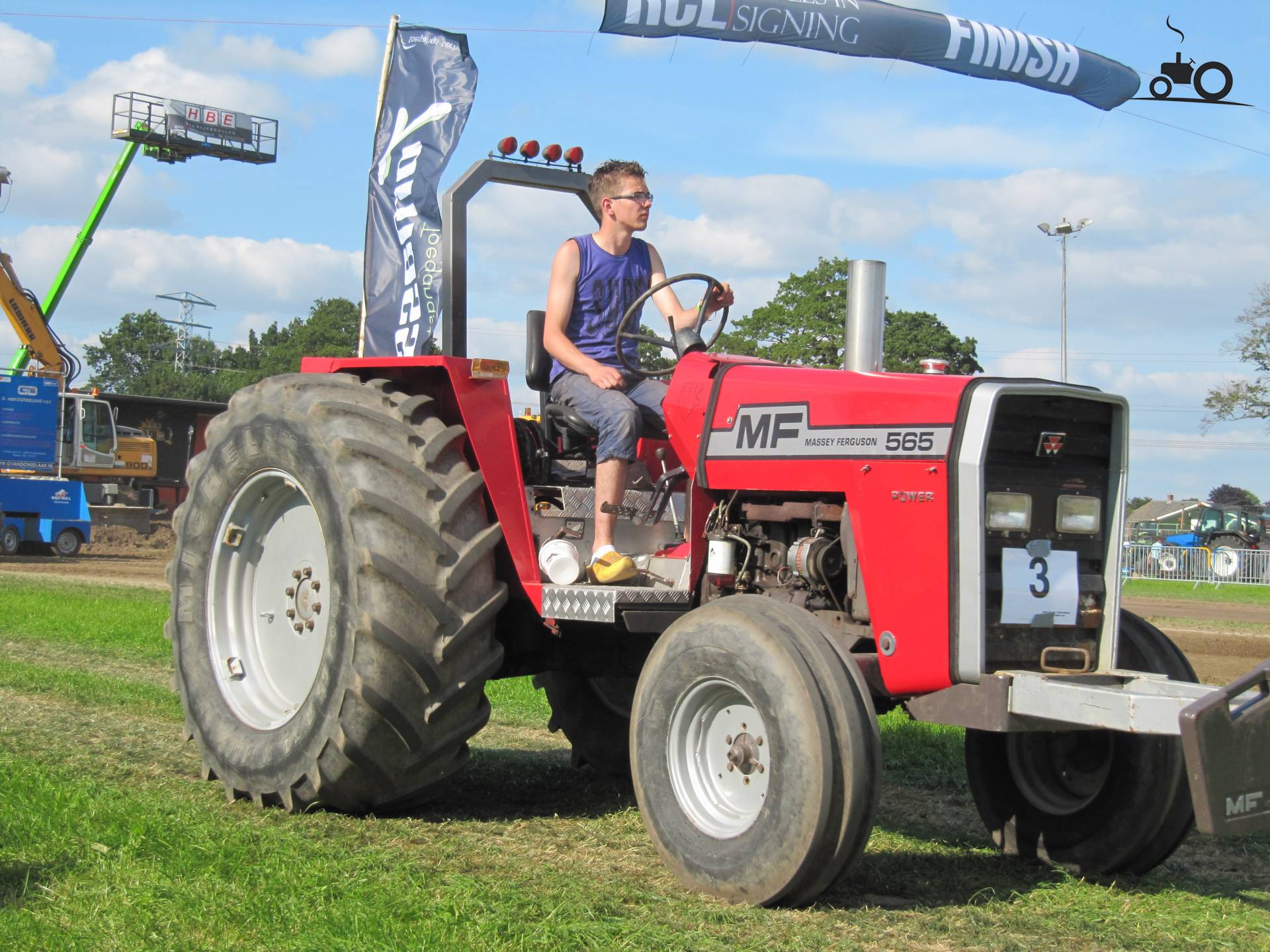 Massey Ferguson 565 – Latest Updates, Photos & Videos - Page 1