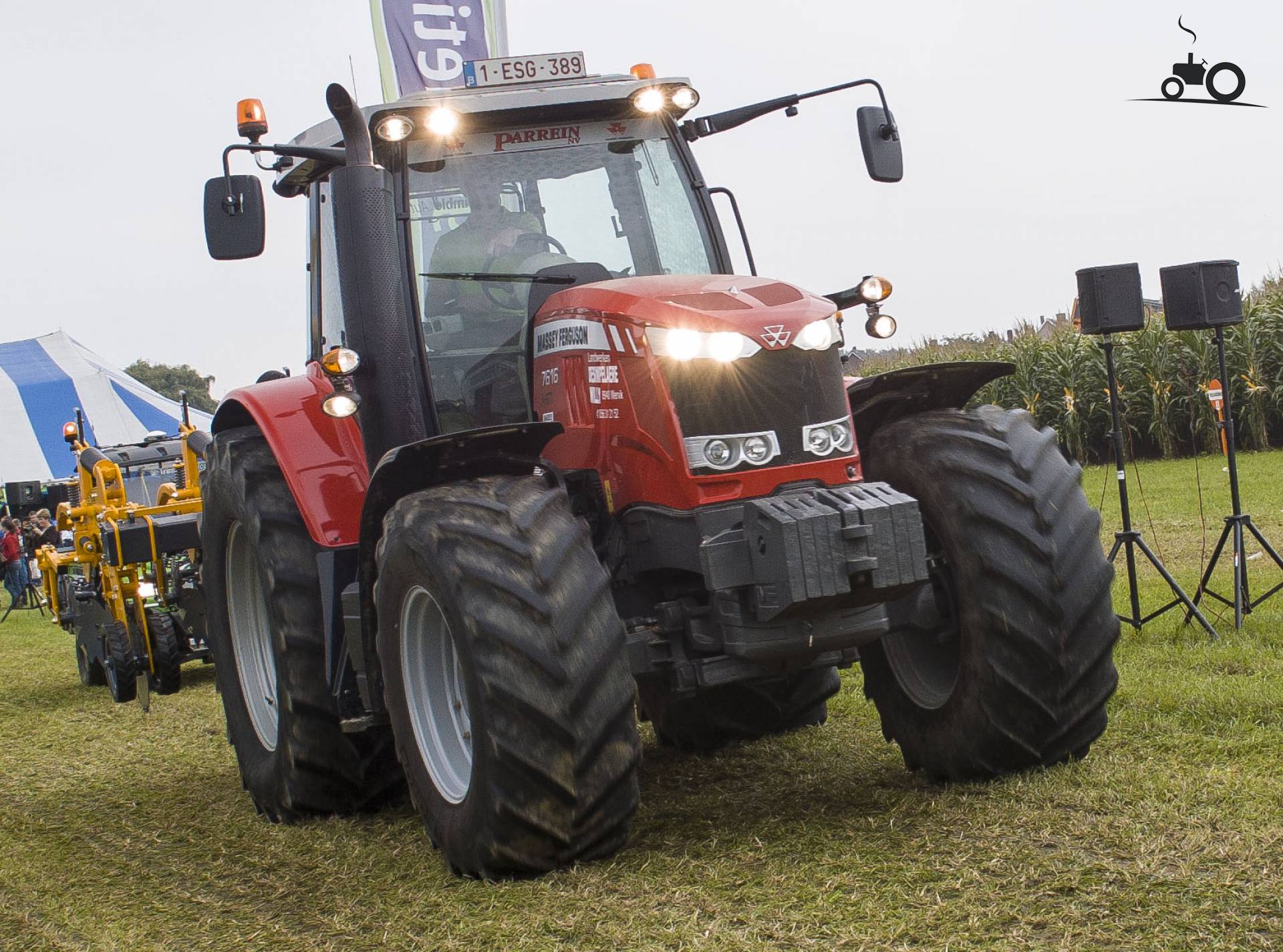 zdj-cie-traktor-mf-7616-id-629333-galeria-rolnicza-agrofoto