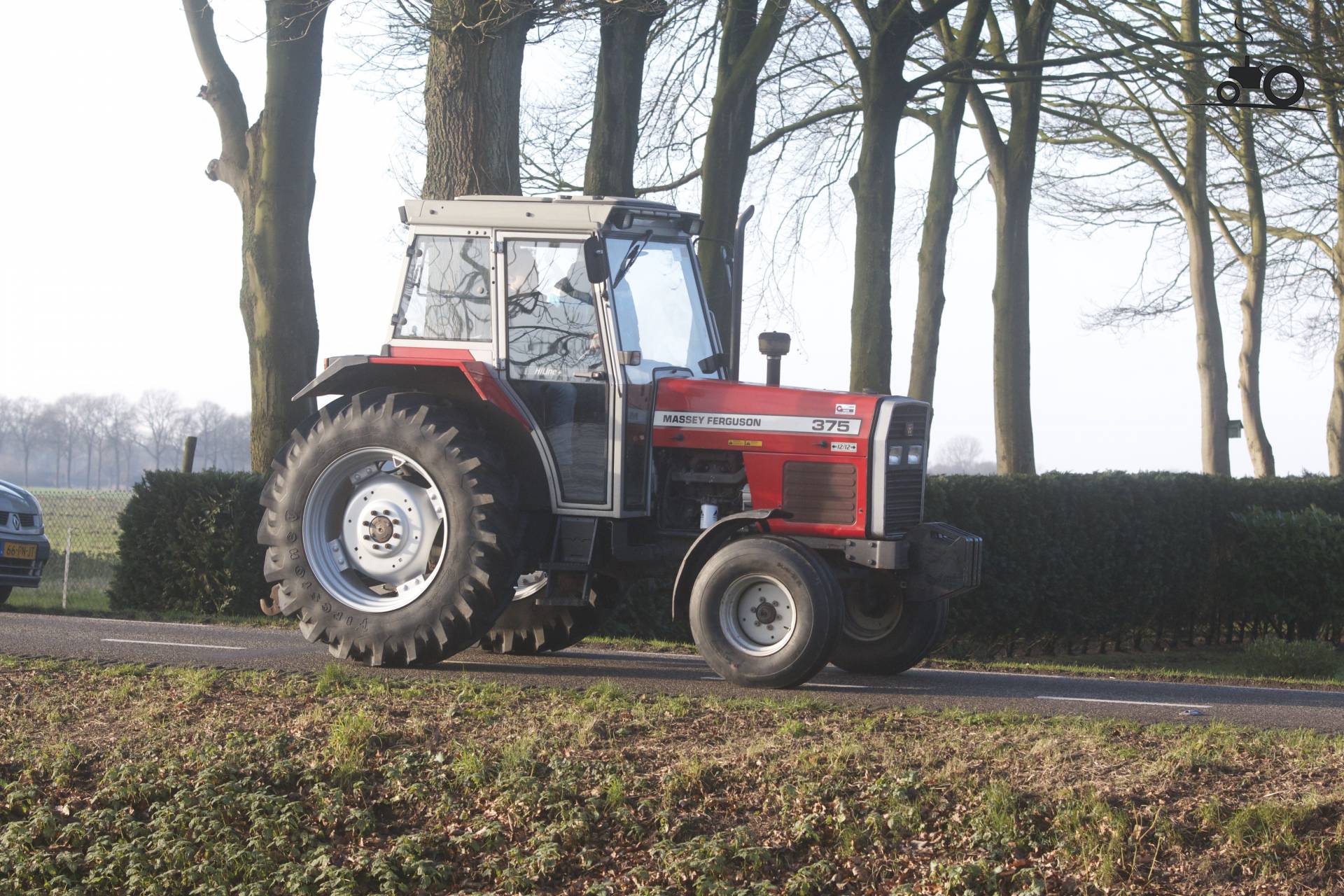 Foto Massey Ferguson 375 #938336