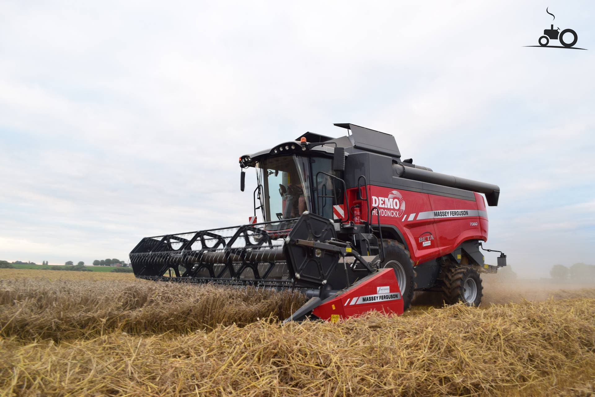 Foto Massey Ferguson Combine 976852