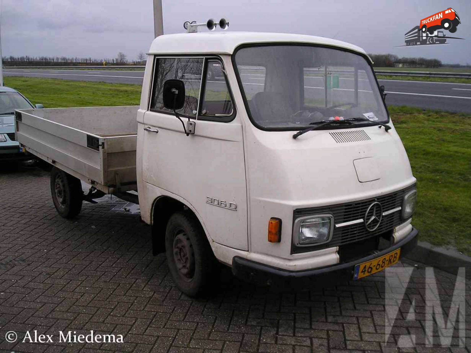 Mercedes-Benz L306