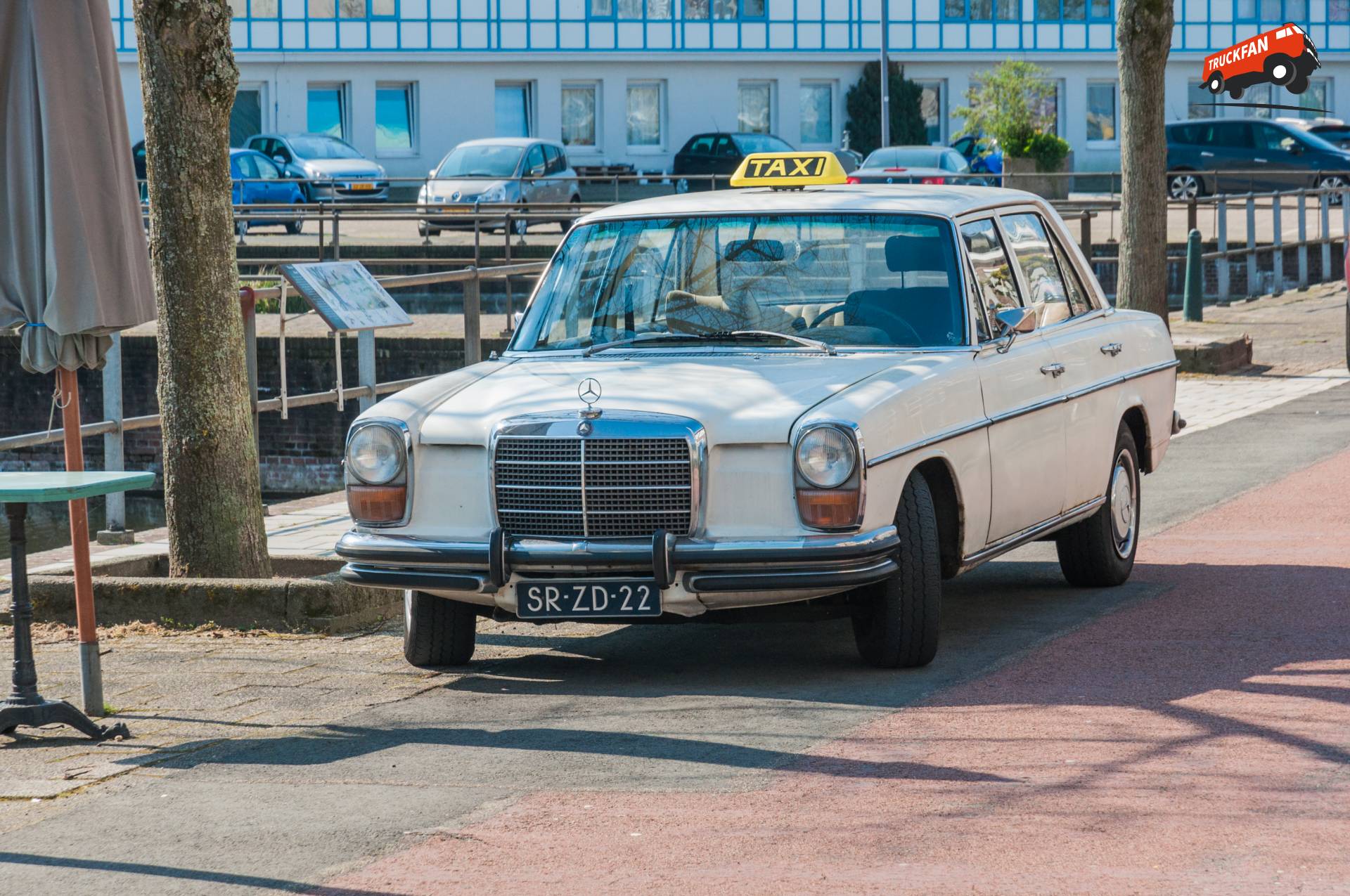 Mercedes-Benz W115 Foto's - Communitybeelden & Afbeeldingen
